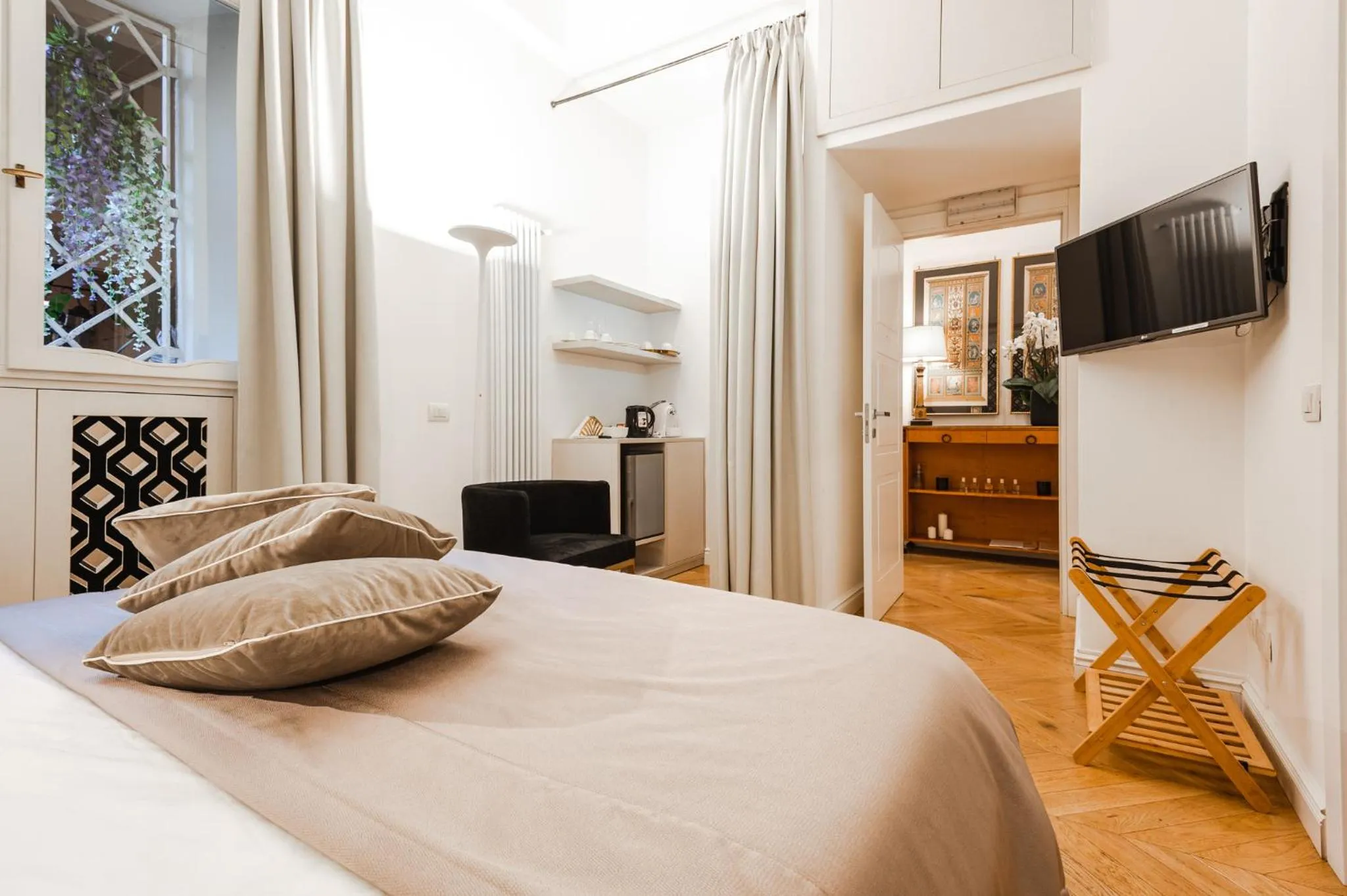 Bed in EBL LUXURY HOME