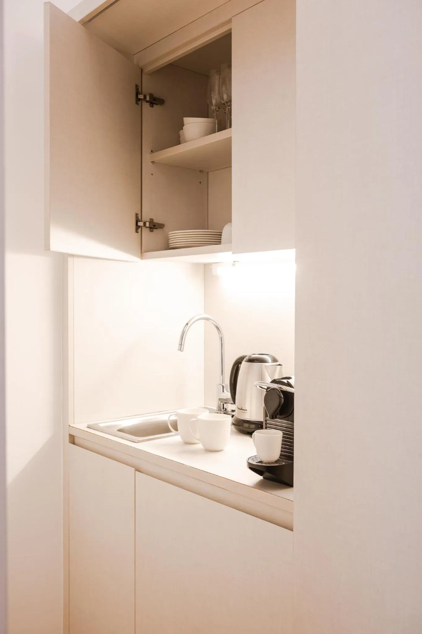 Coffee/tea facilities in EBL LUXURY HOME