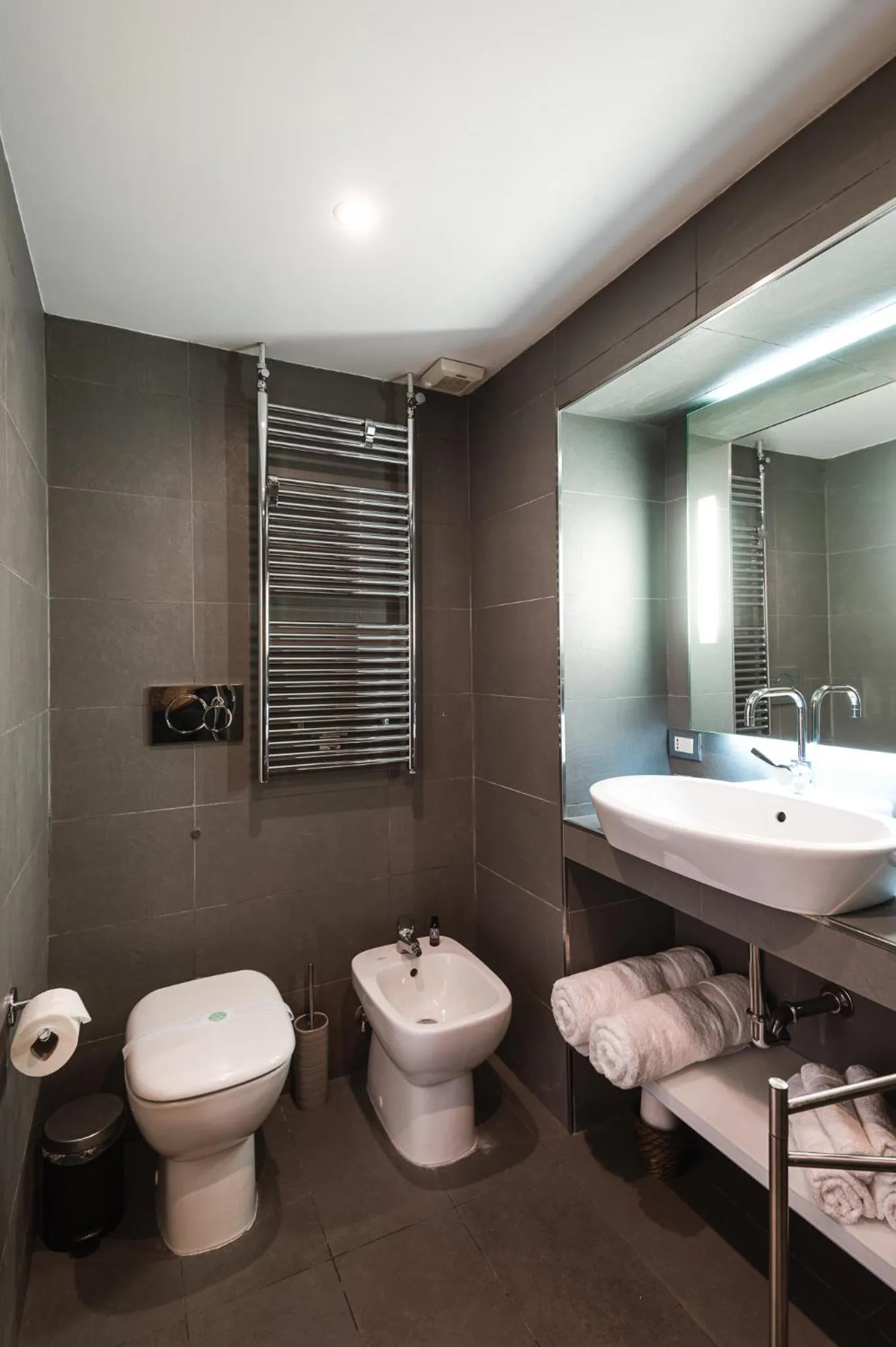 Toilet in EBL LUXURY HOME