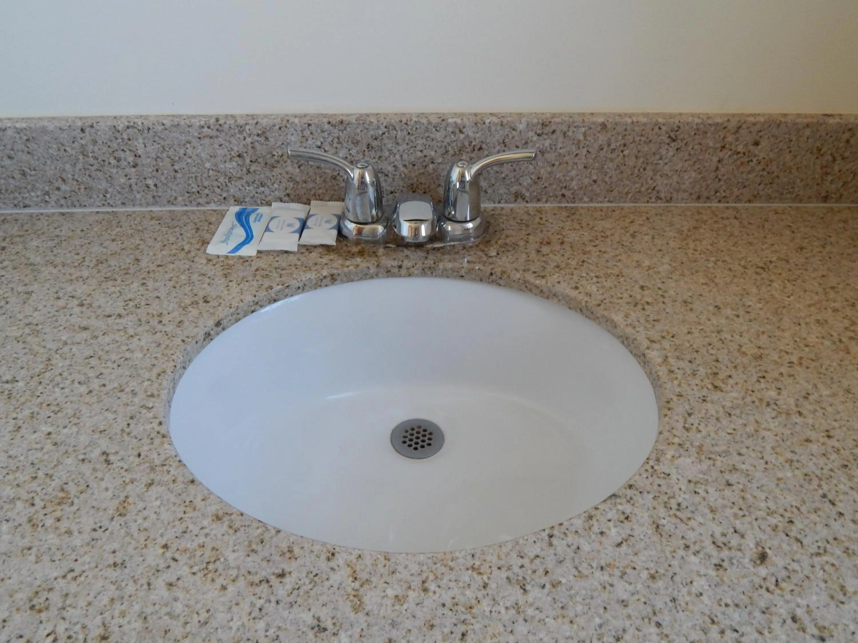 Bathroom in Bay Bridge Inn Oakland