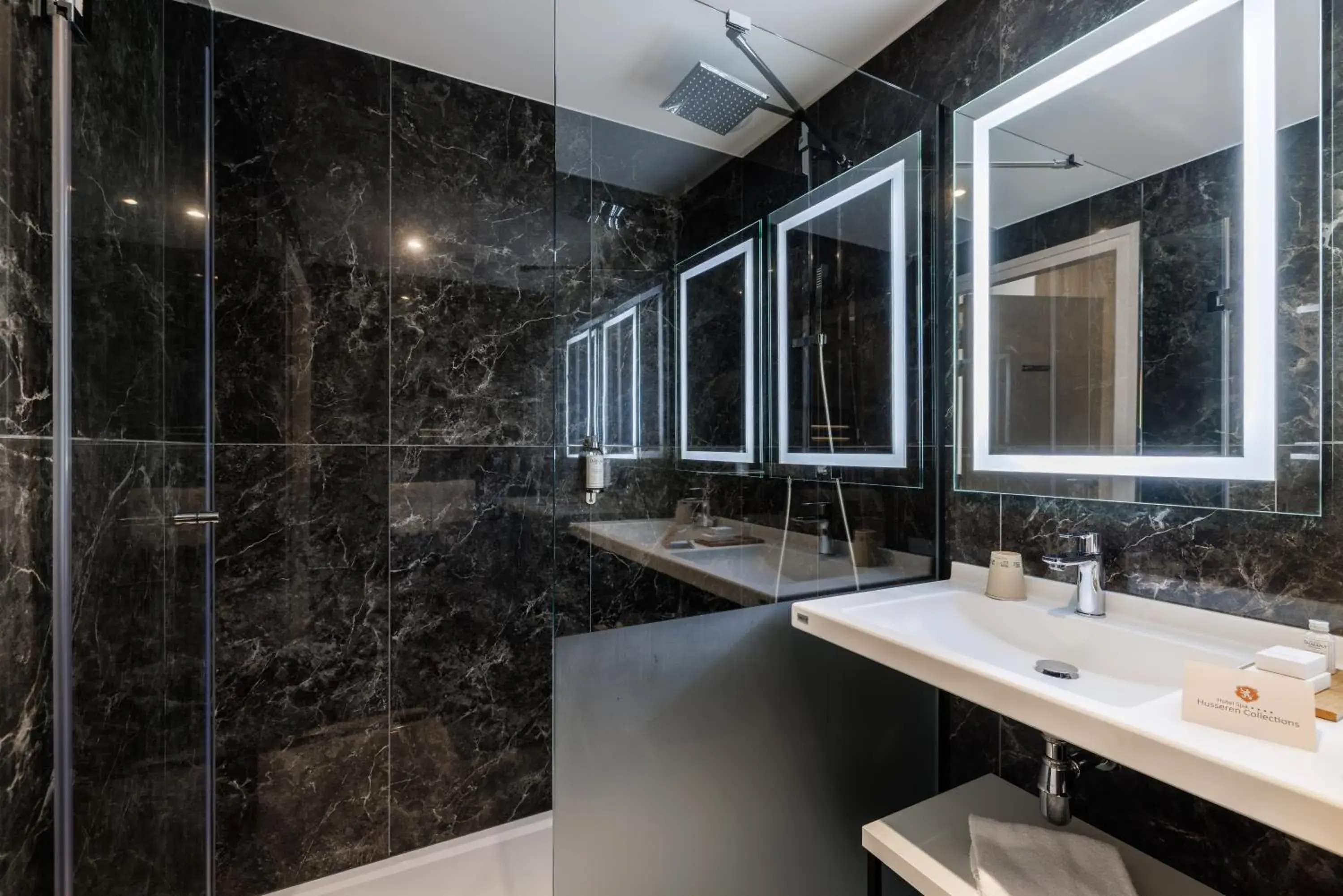 Prestige Twin Room - access to the spa included in Hotel SPA Husseren Collections - Proche Colmar - Eguisheim Prestige Twin Room - access to the spa included in Hotel SPA Husseren Collections - Proche Colmar - Eguisheim