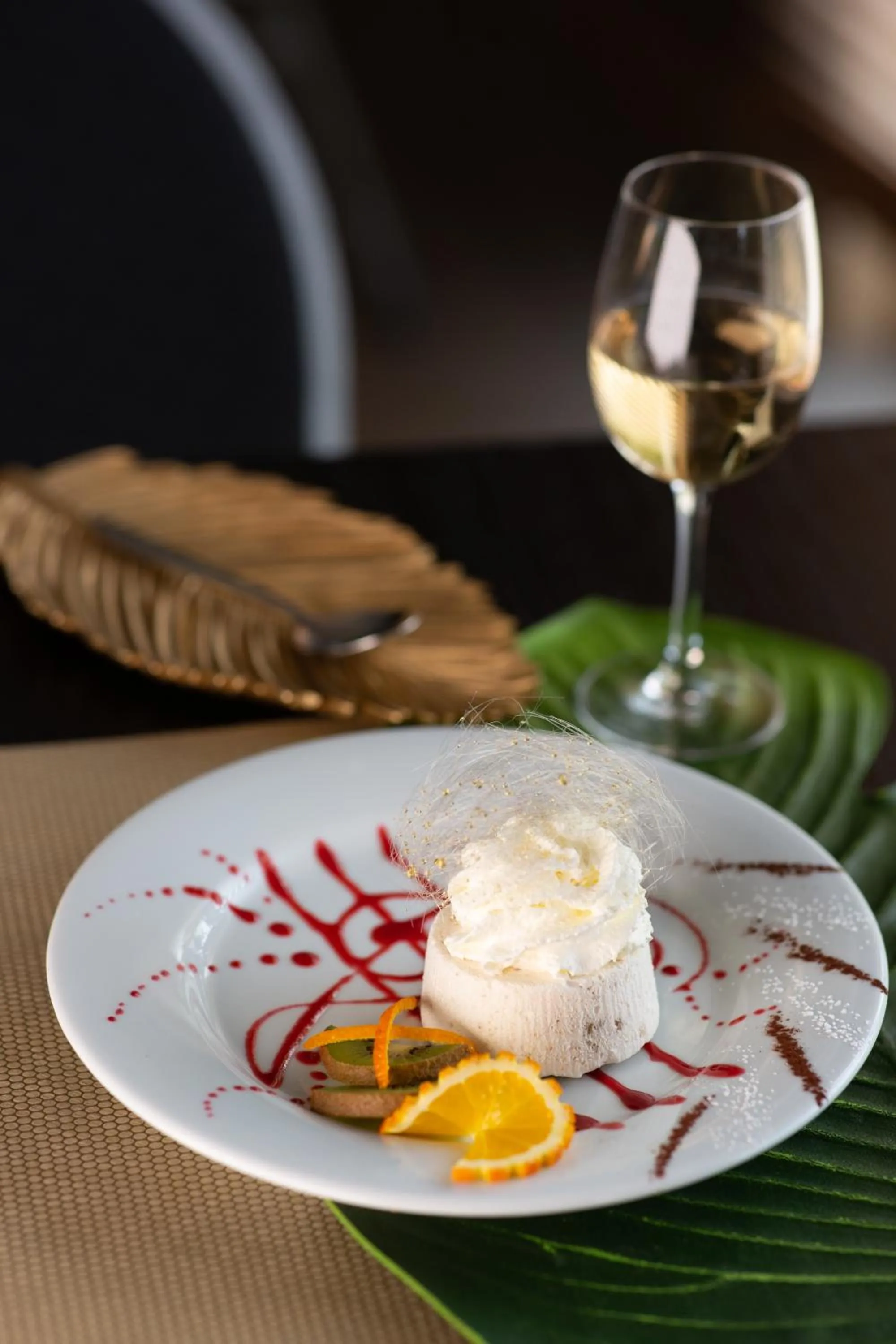 Restaurant/places to eat in Hôtel Grand Confort Le Moulin Rouge