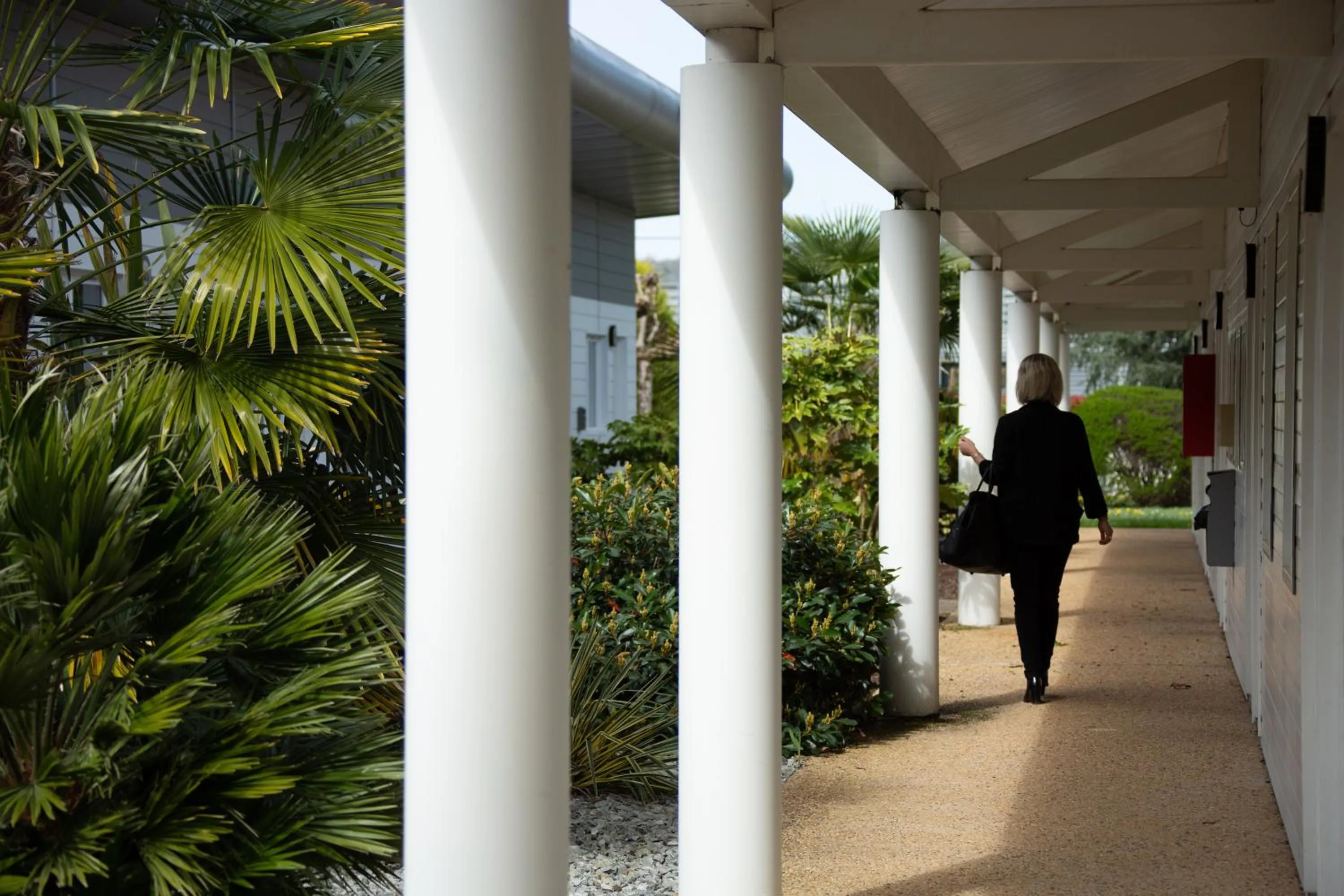 Garden in Hôtel Grand Confort Le Moulin Rouge