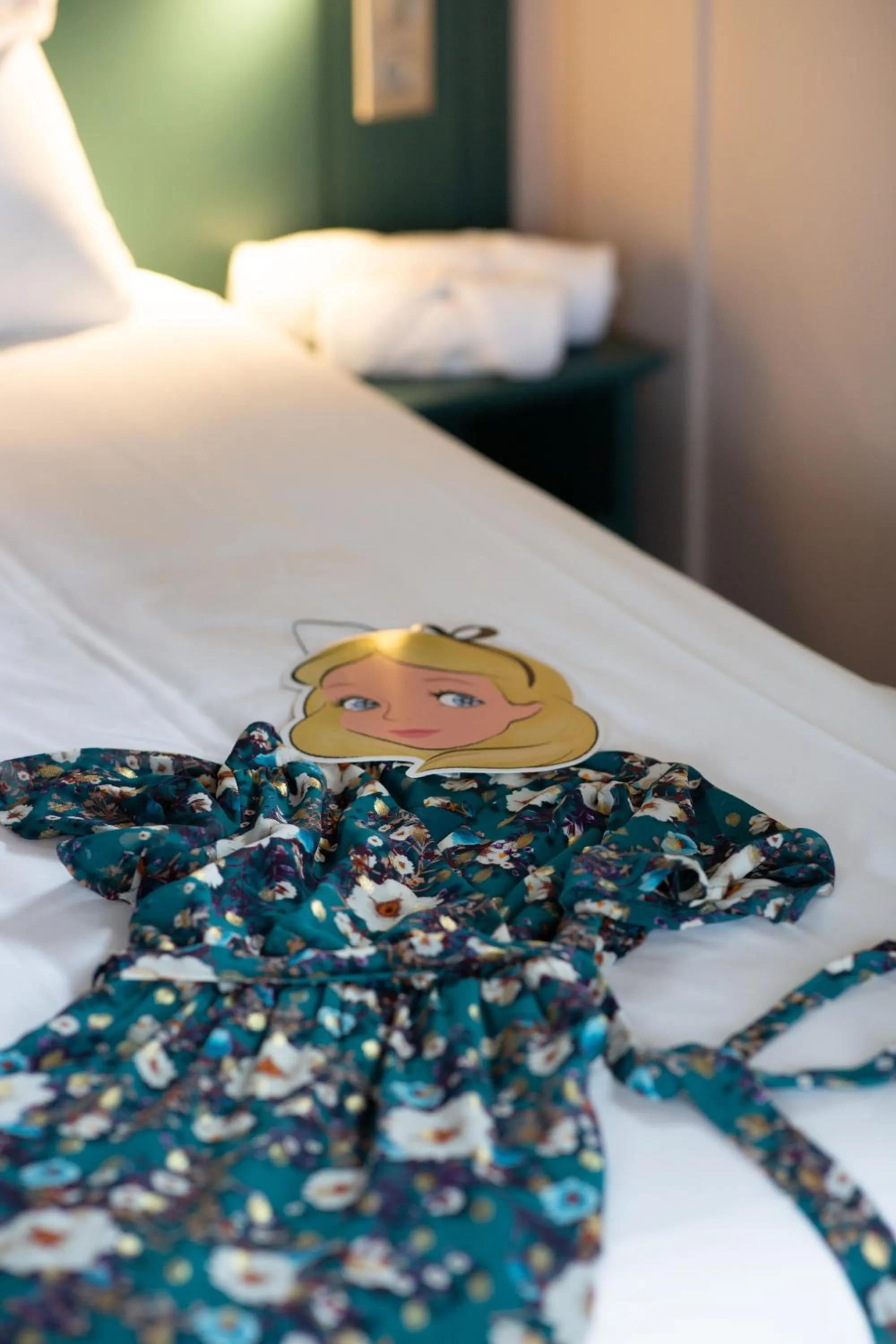 Bed in Hôtel Grand Confort Le Moulin Rouge