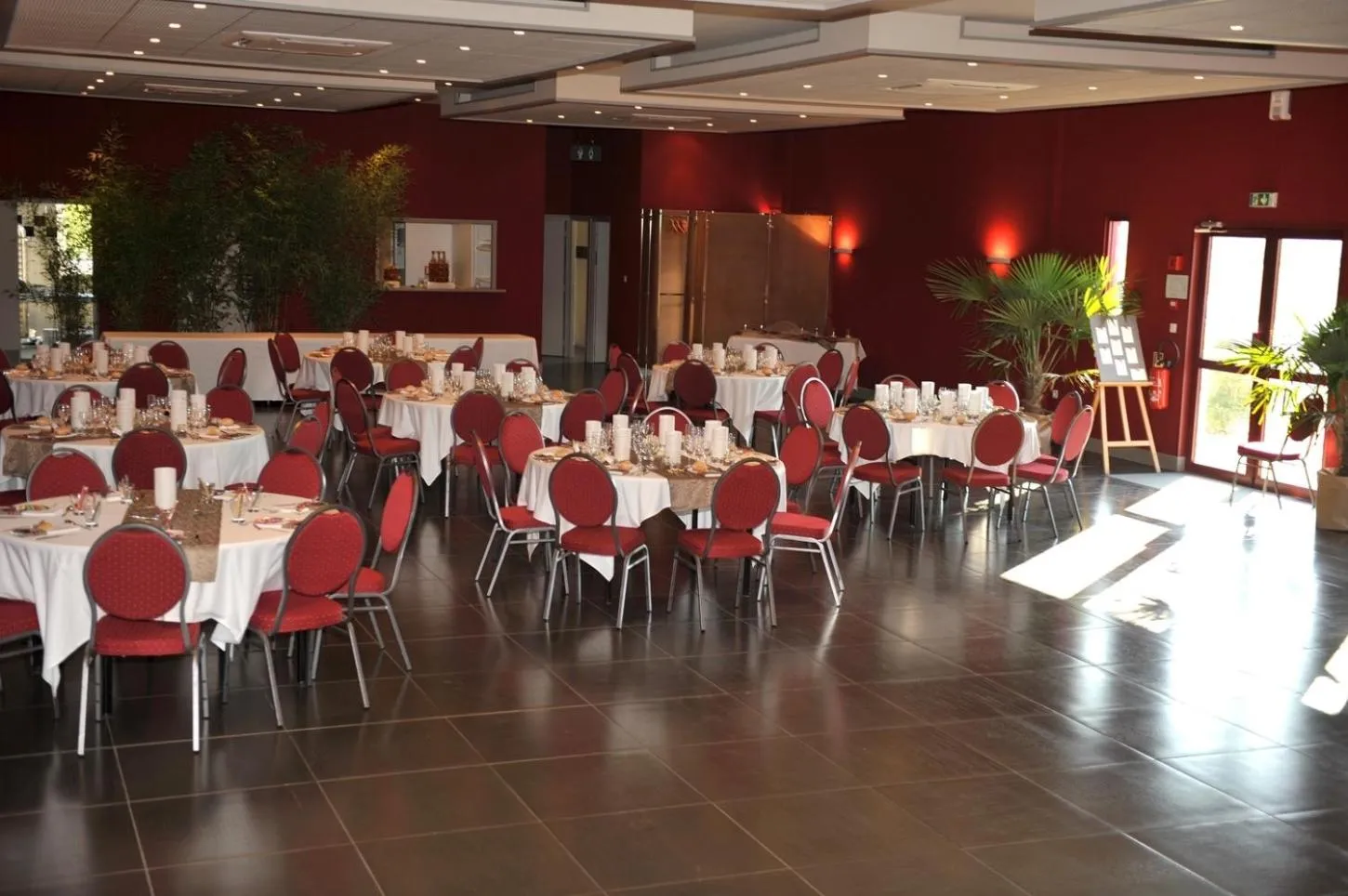 Banquet/Function facilities in Hôtel Grand Confort Le Moulin Rouge