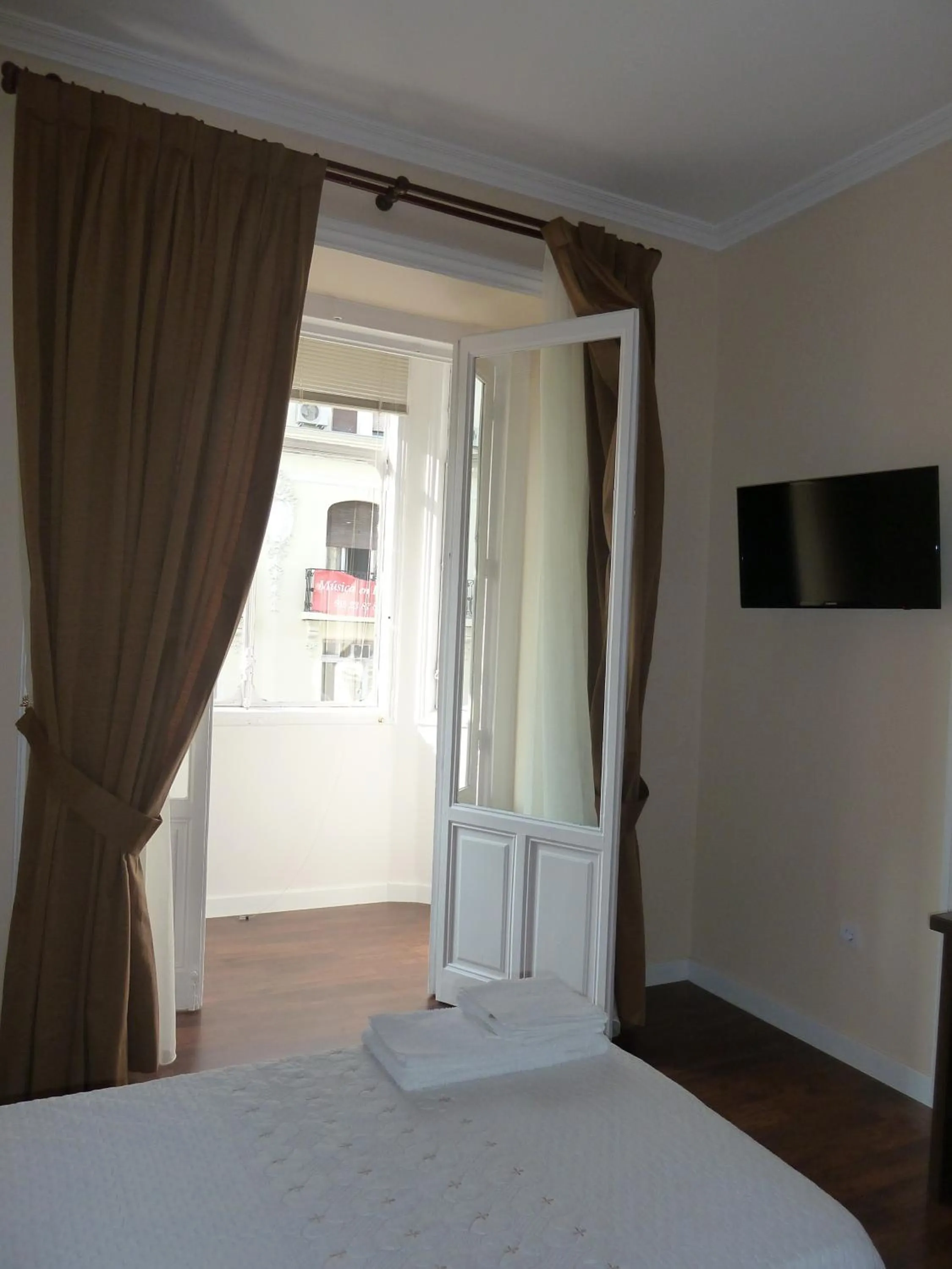 Day, Bed in Hostal Mayor