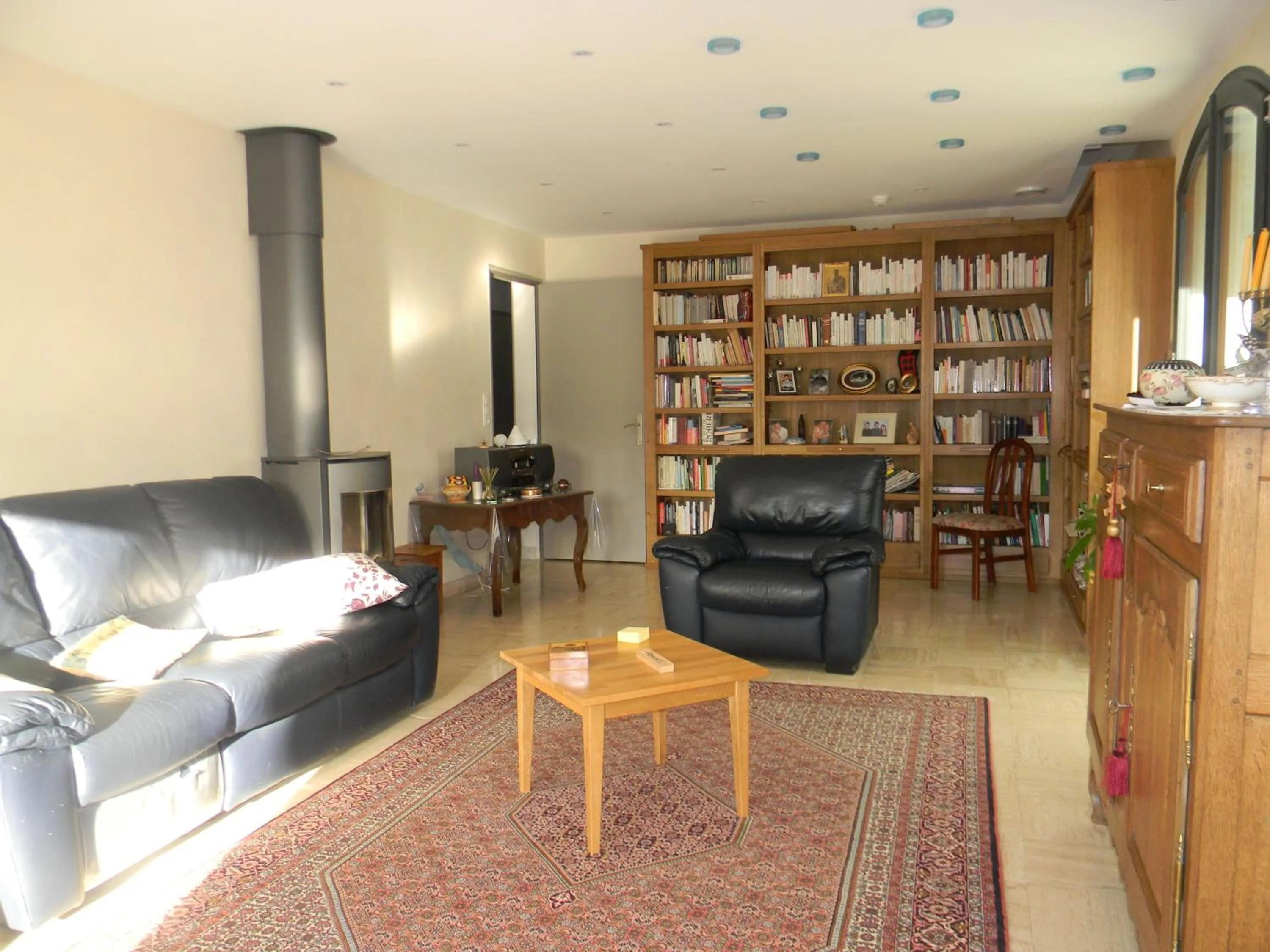 Library in Maison Magdala