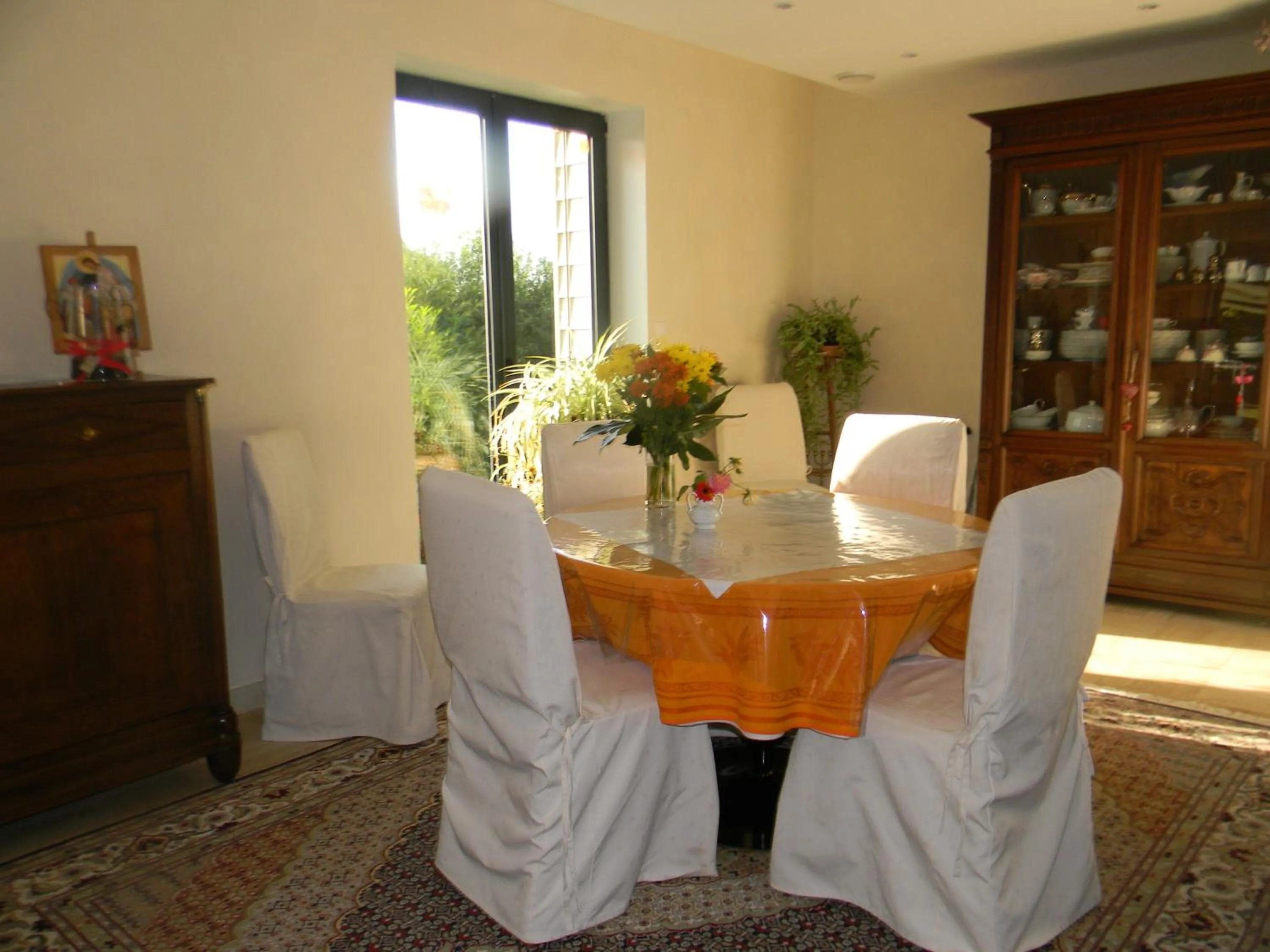Communal lounge/ TV room in Maison Magdala