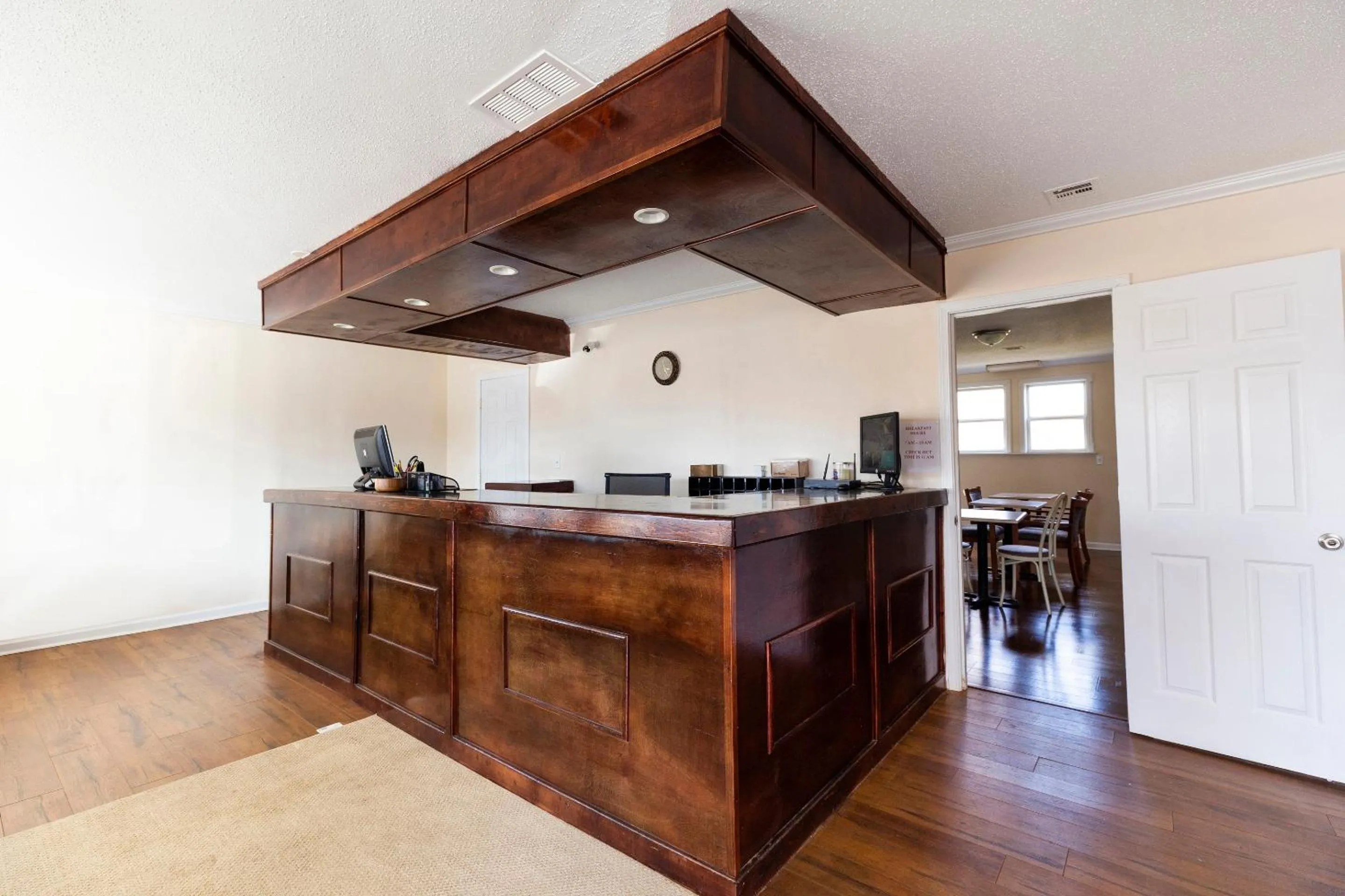 Lobby or reception in OYO Hotel Cave City KY