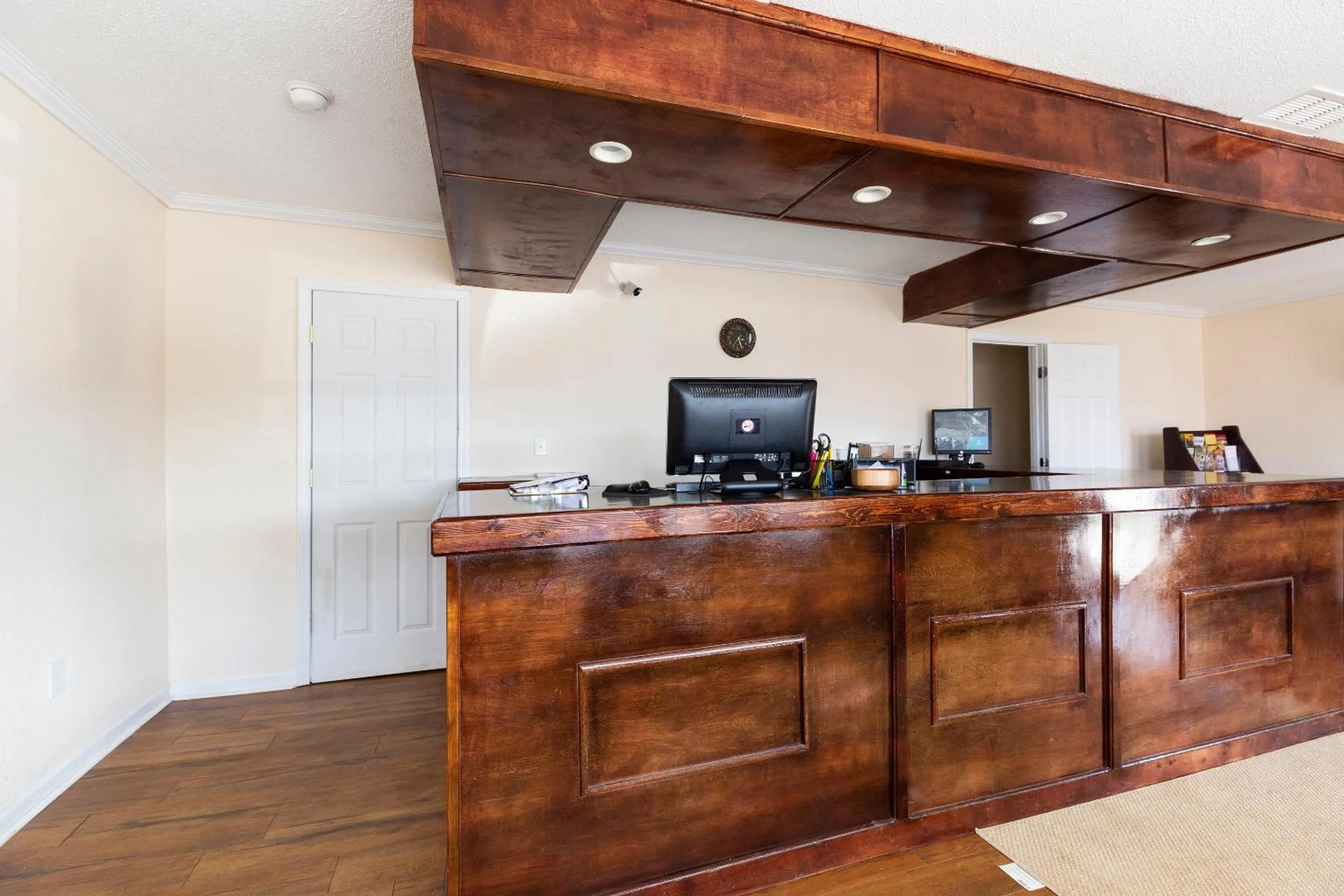 Lobby or reception in OYO Hotel Cave City KY