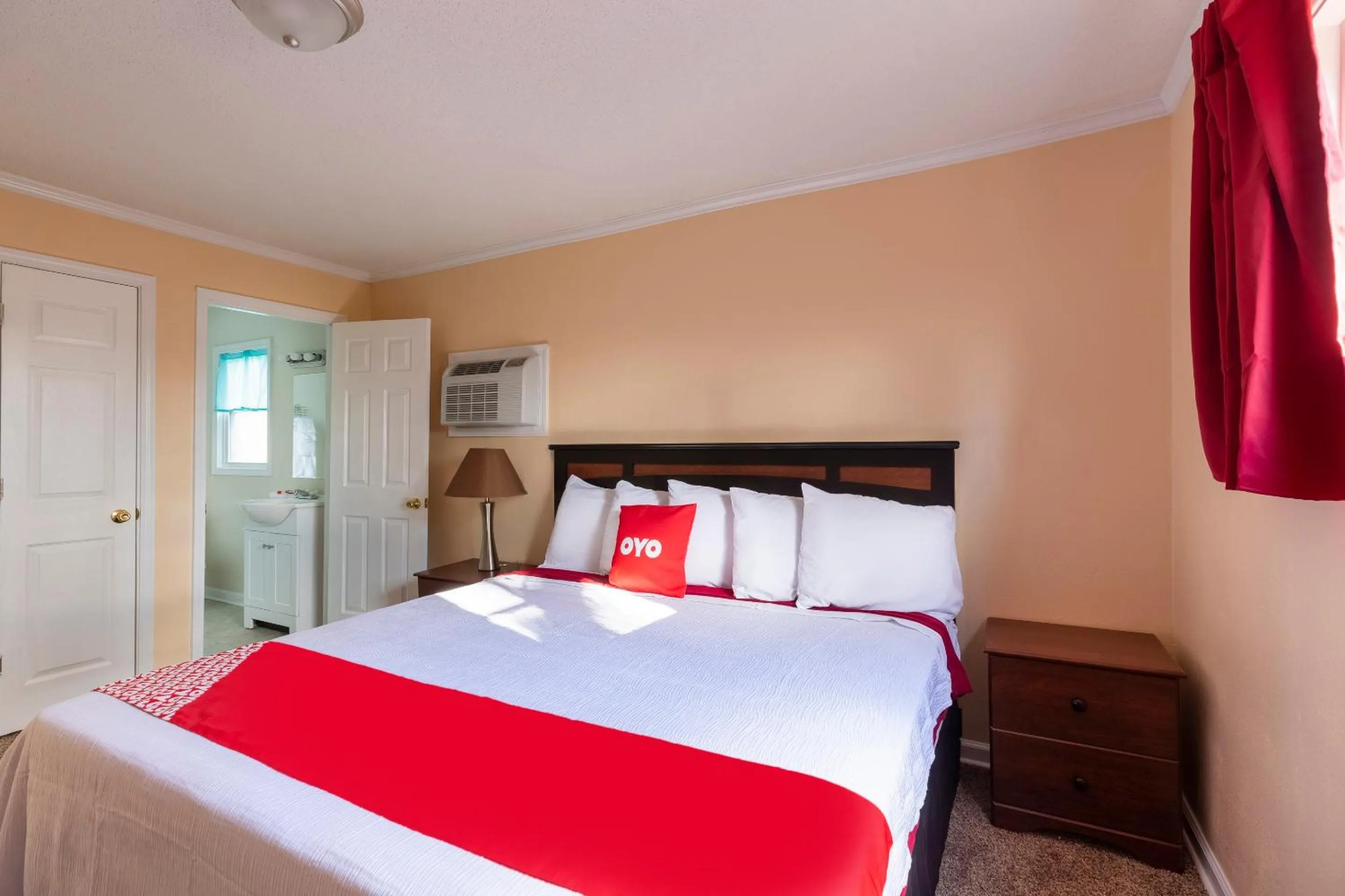 Bedroom, Bed in OYO Hotel Cave City KY