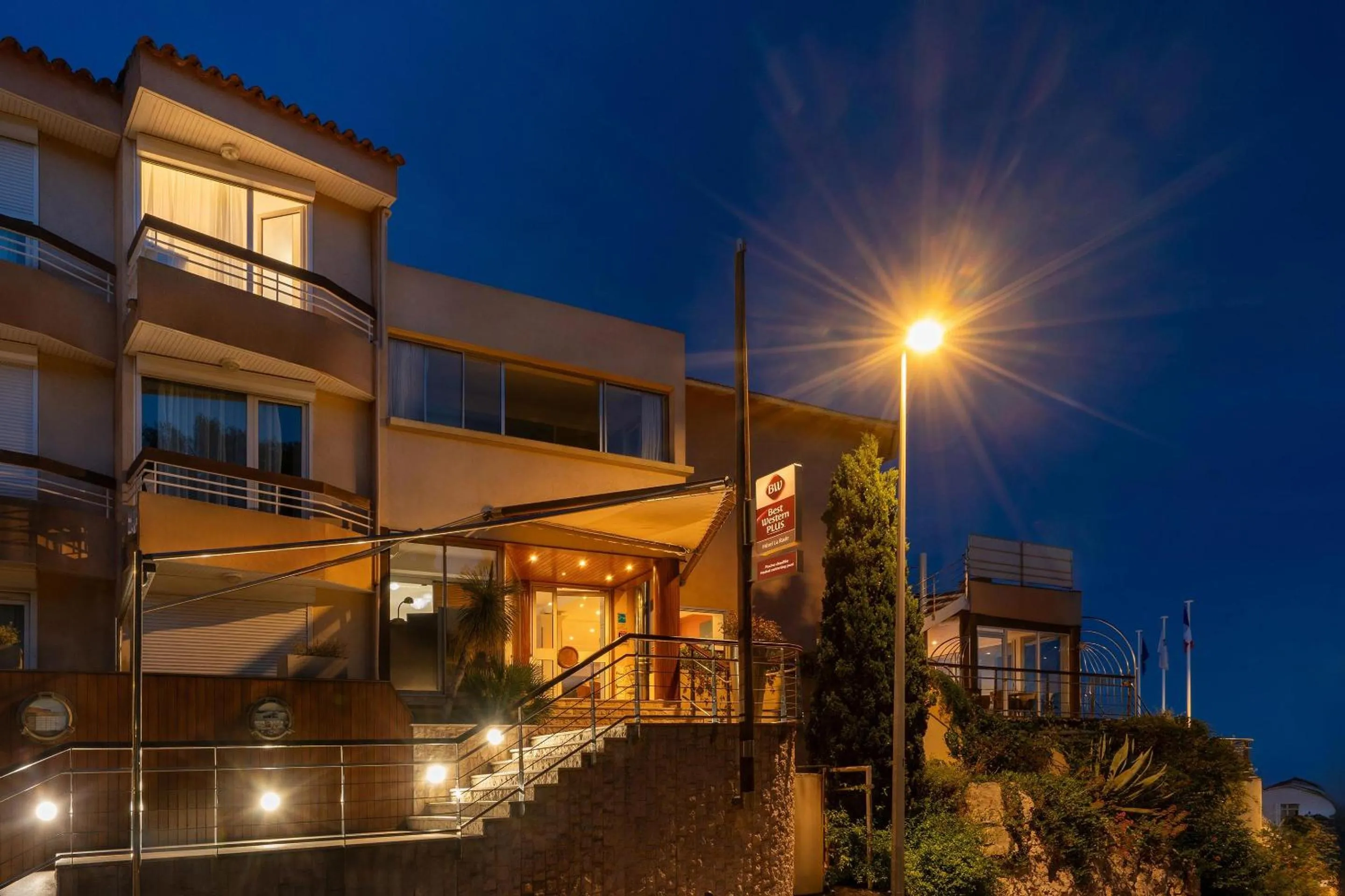 Property building in Best Western Plus Hôtel la Rade