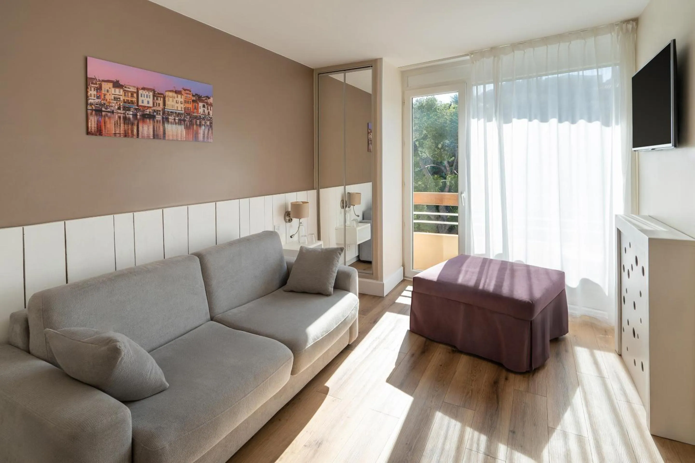 Living room in Best Western Plus Hôtel la Rade