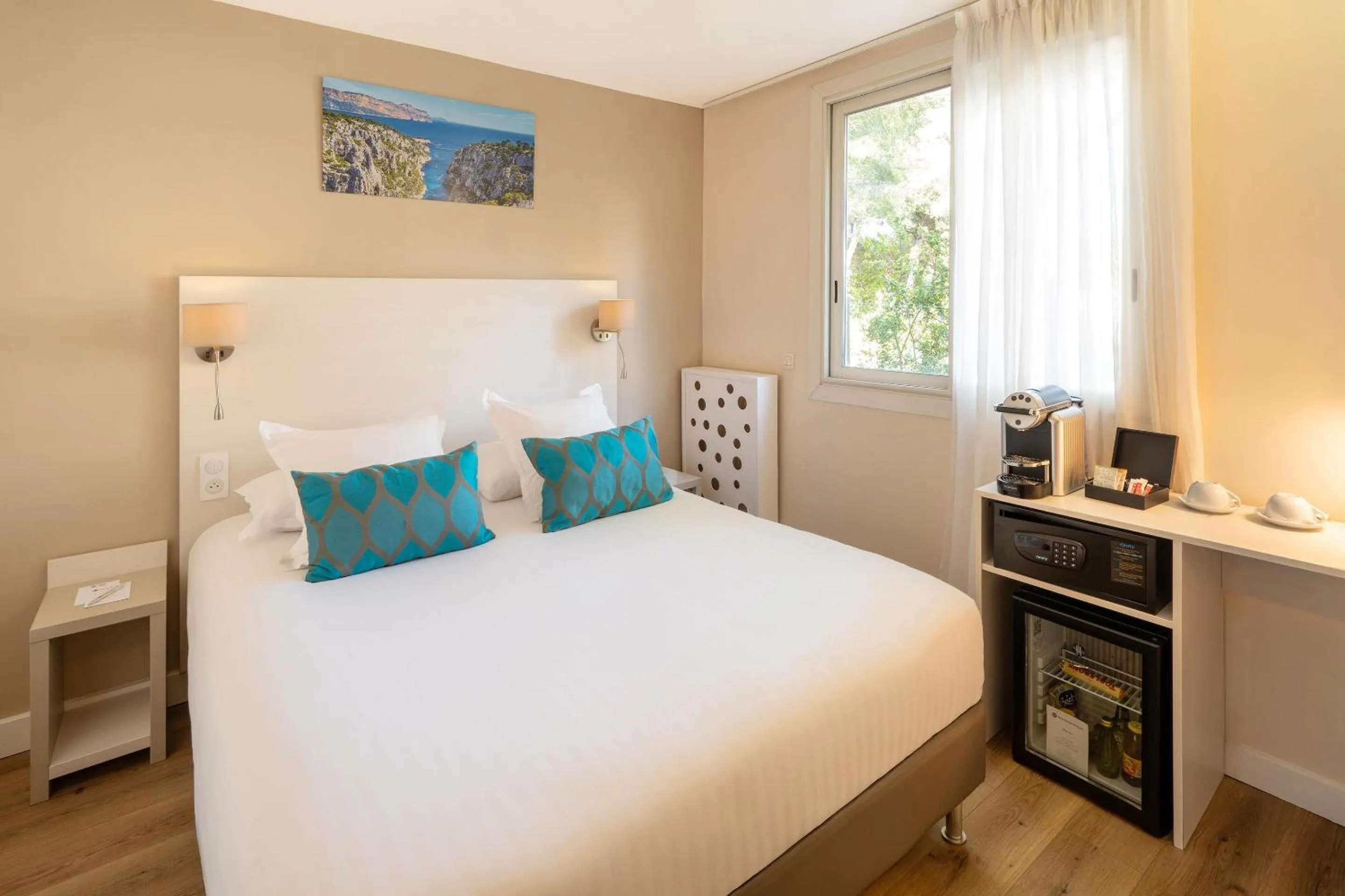 Bedroom, Bed in Best Western Plus Hôtel la Rade