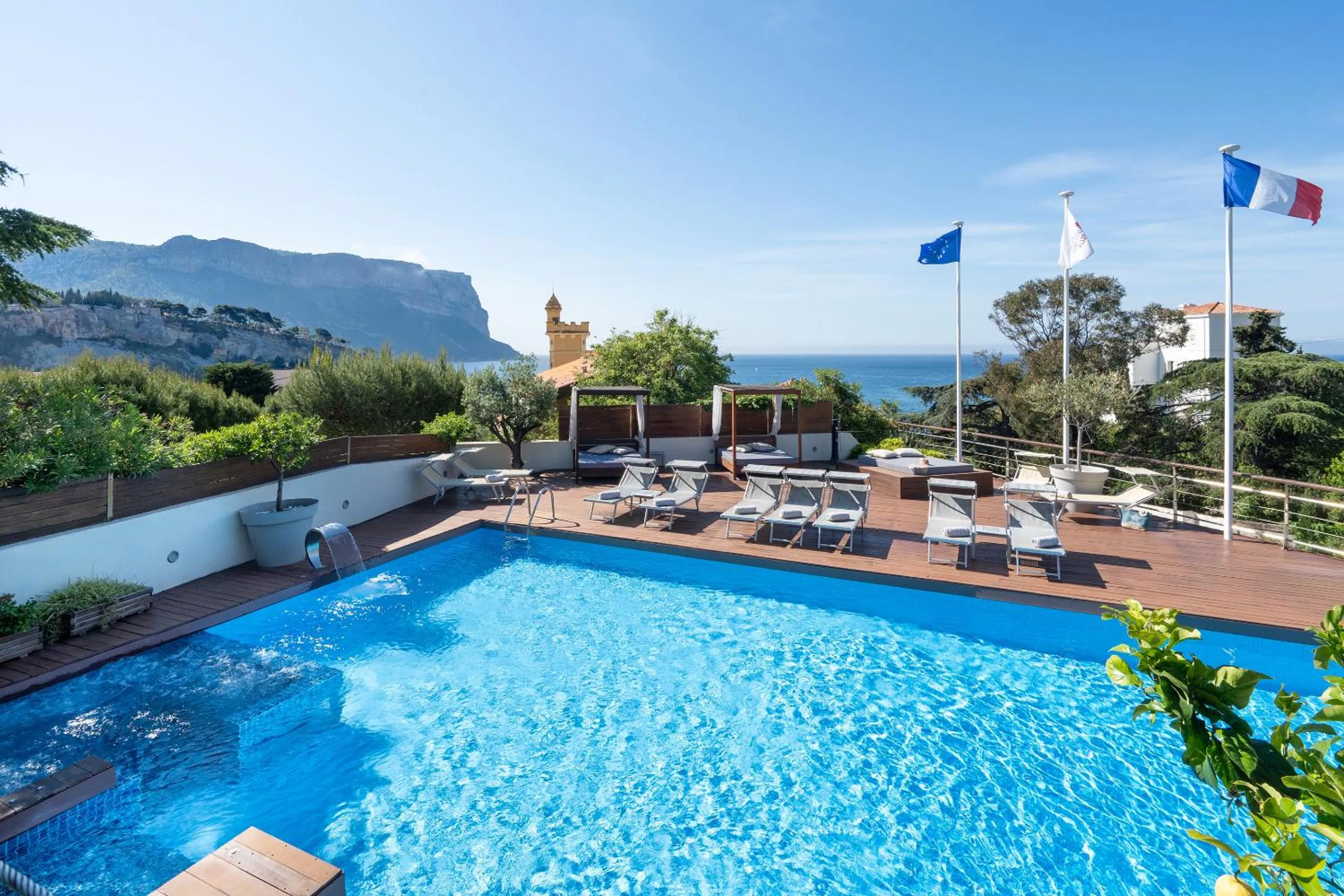 Swimming pool in Best Western Plus Hôtel la Rade