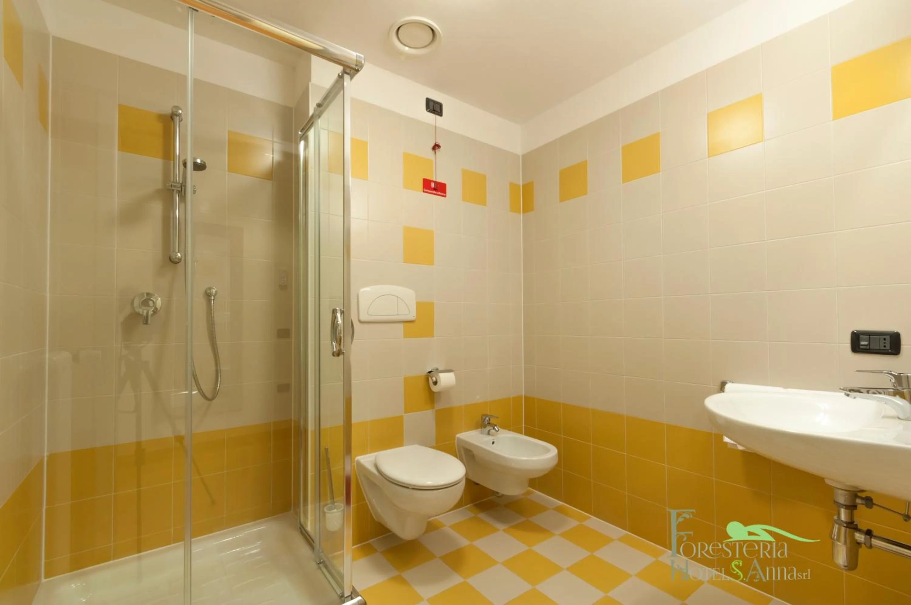 Shower in Foresteria Sant'Anna