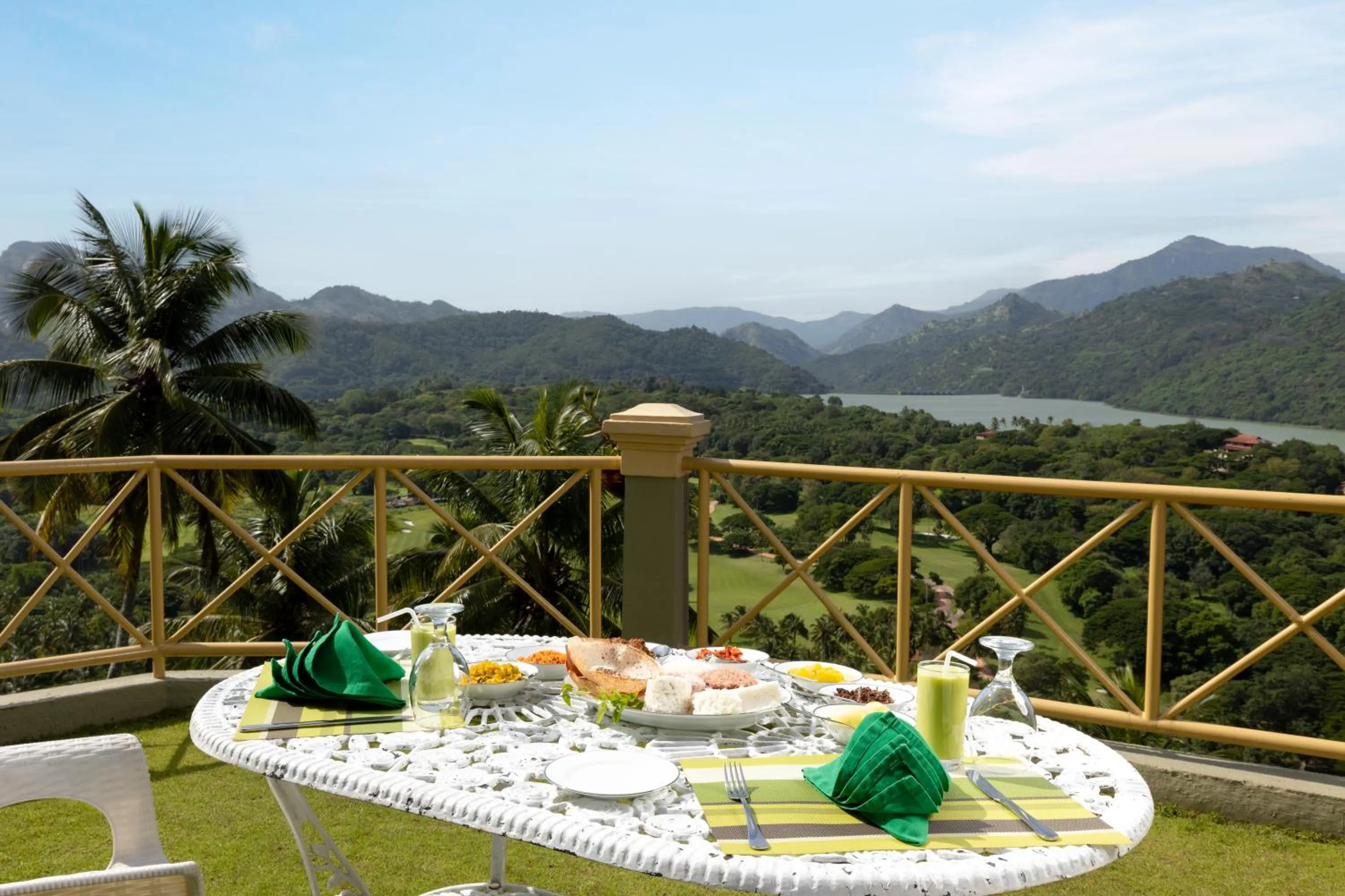 Food and drinks in The Albatross, Kandy