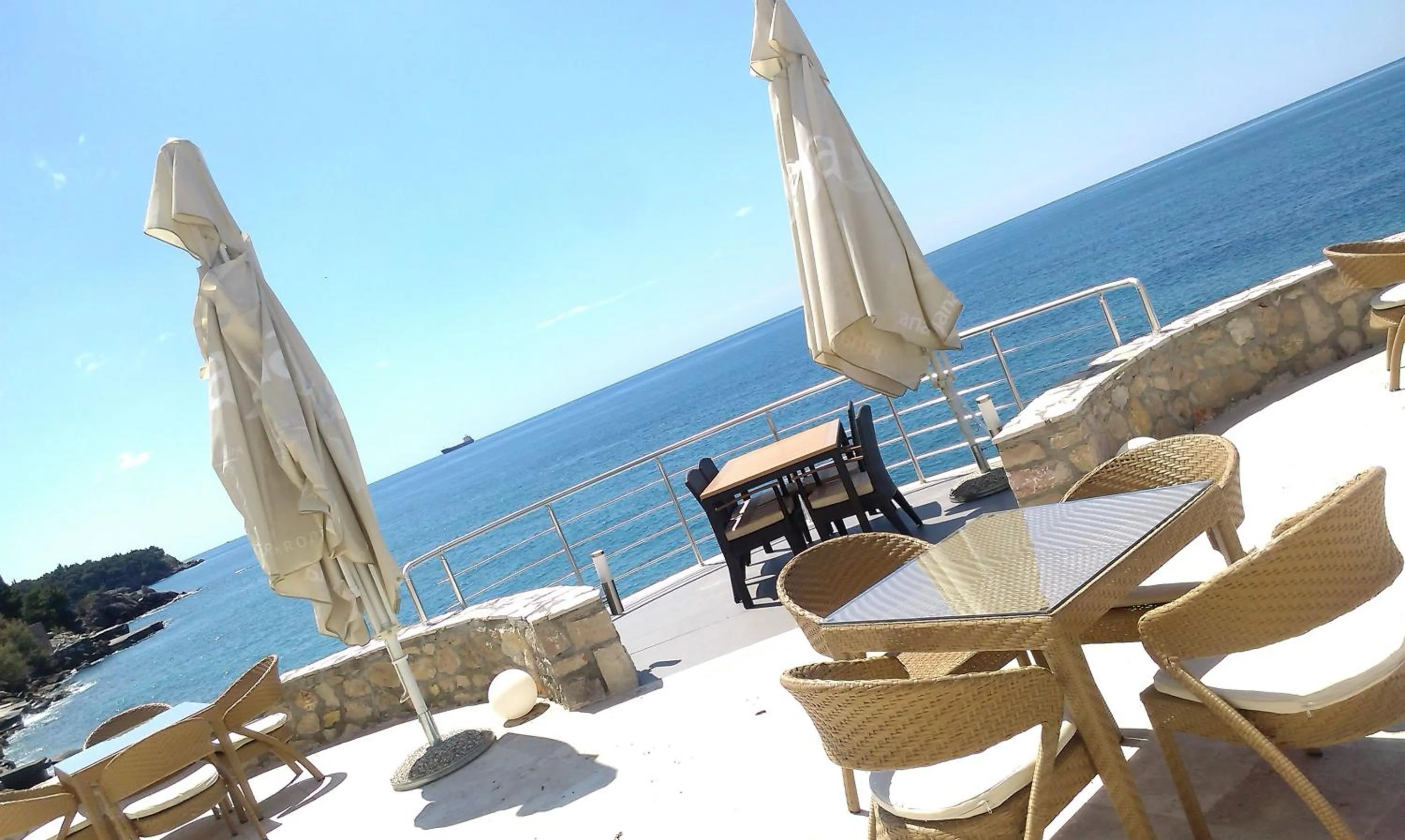 Restaurant/places to eat in Love Live Hotel