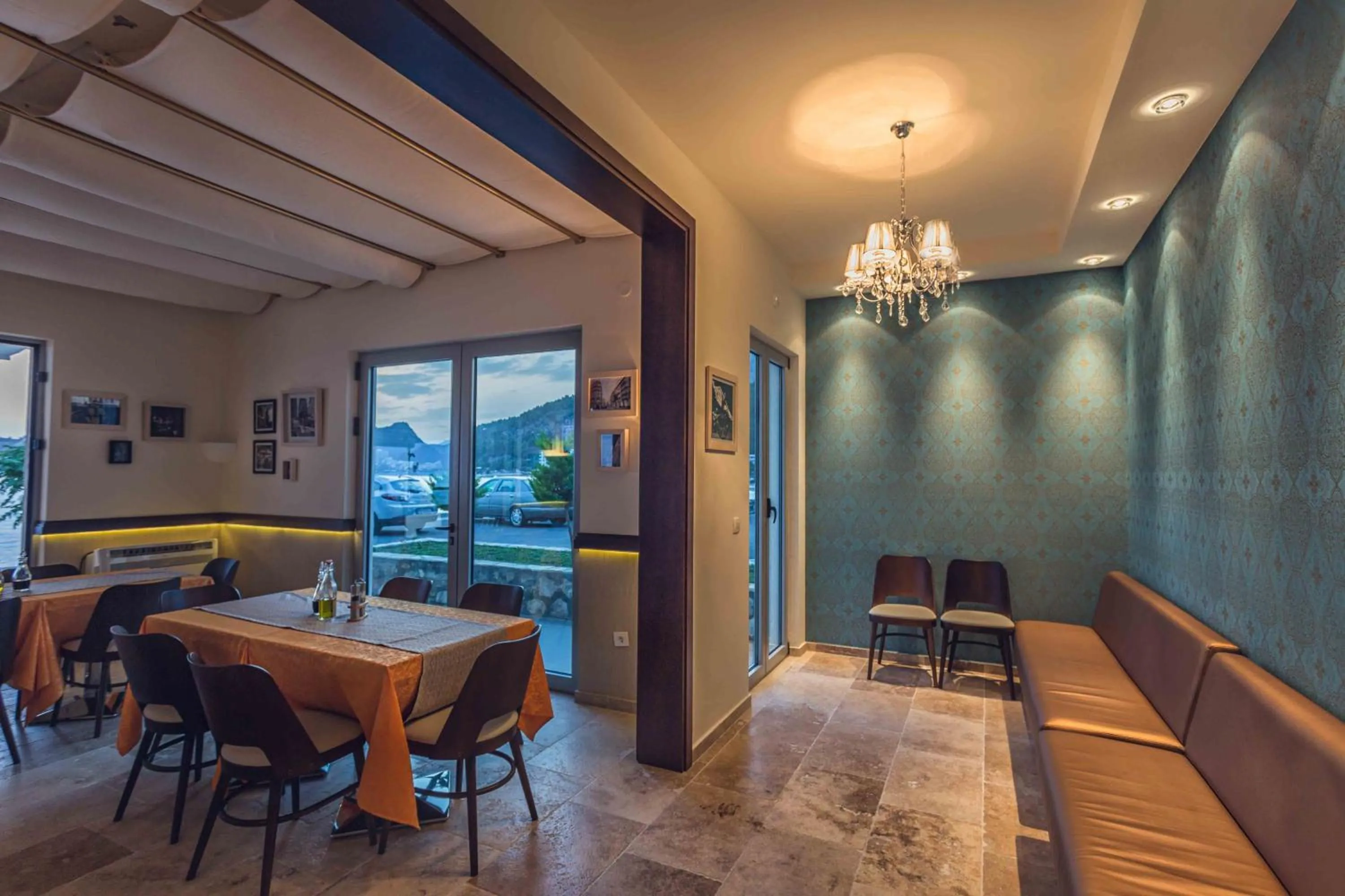 Restaurant/places to eat in Love Live Hotel