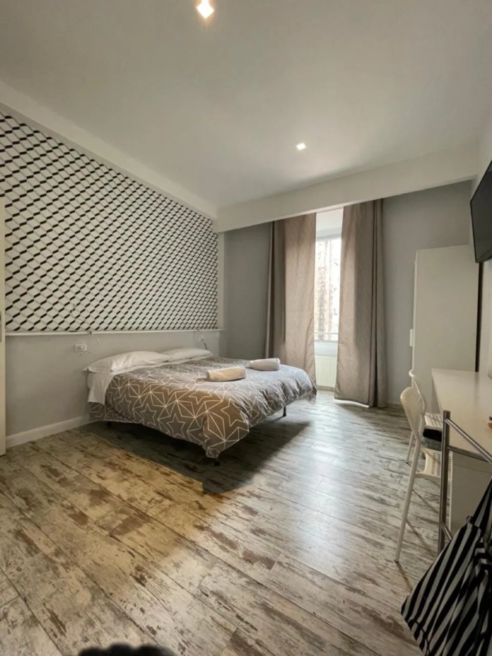 Photo of the whole room, Bed in Moshi Moshi