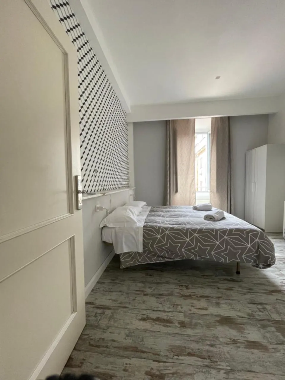 Photo of the whole room, Bed in Moshi Moshi