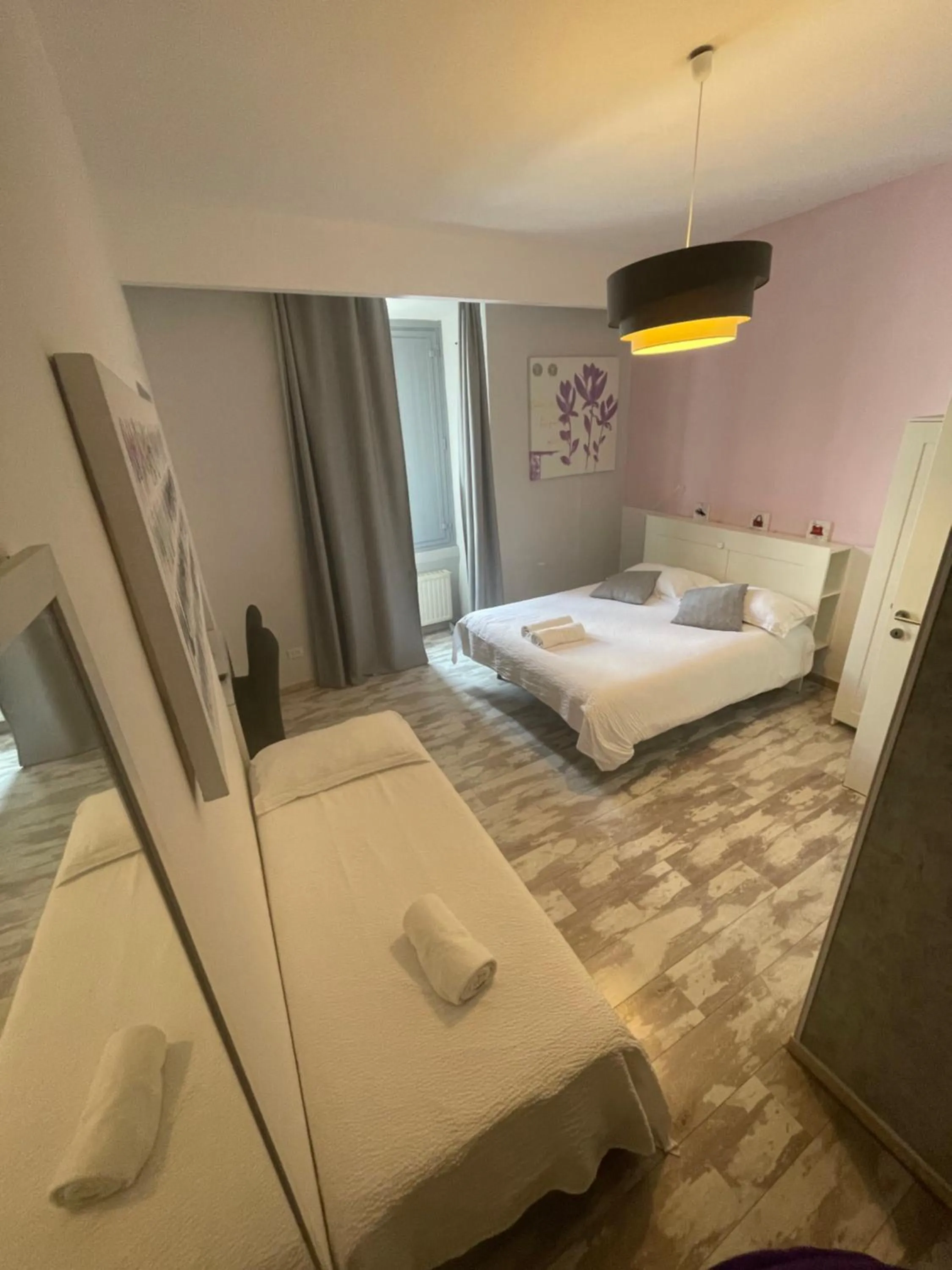 Photo of the whole room, Bed in Moshi Moshi