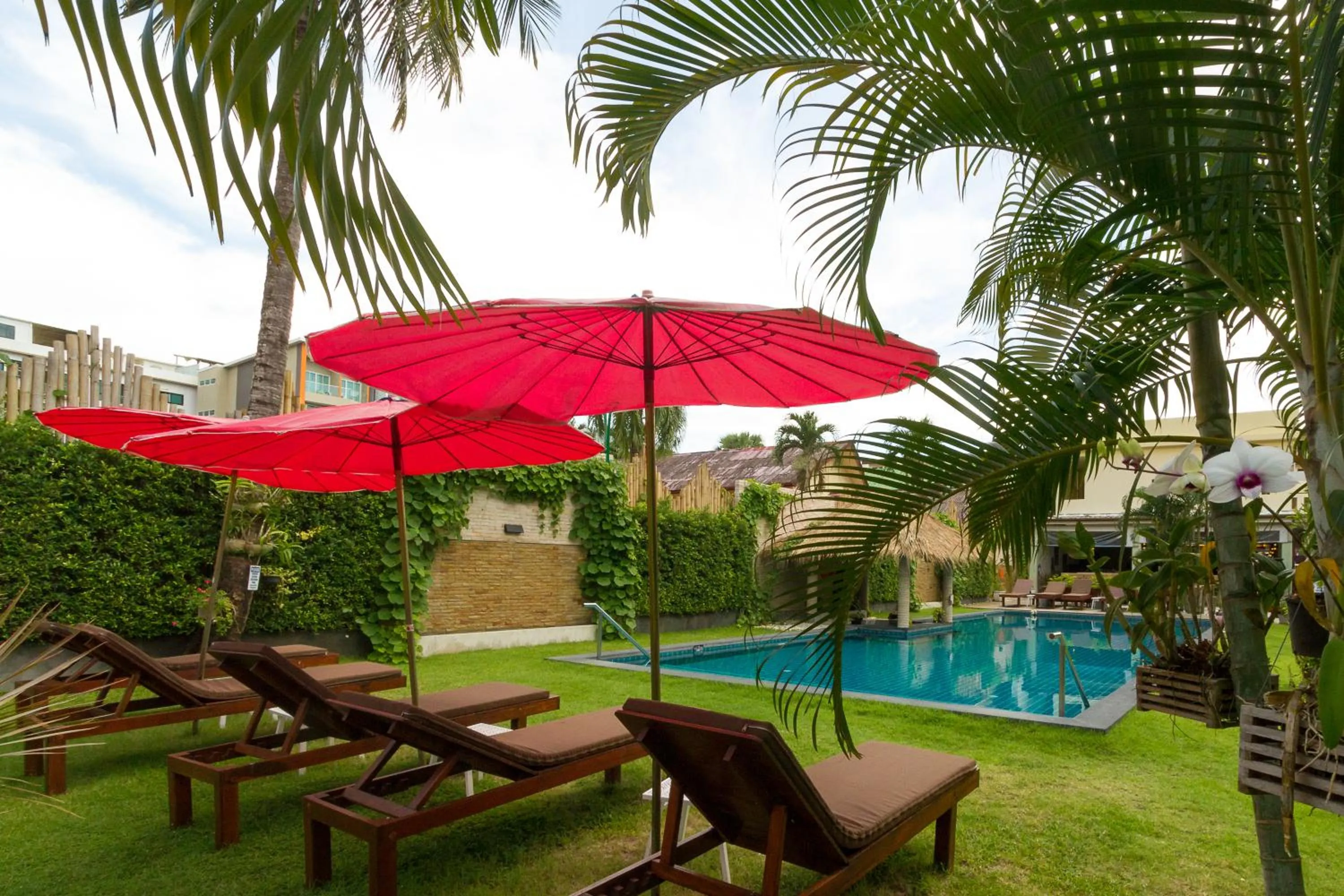 Garden in Austrian Garden Hotel & Restaurant Patong