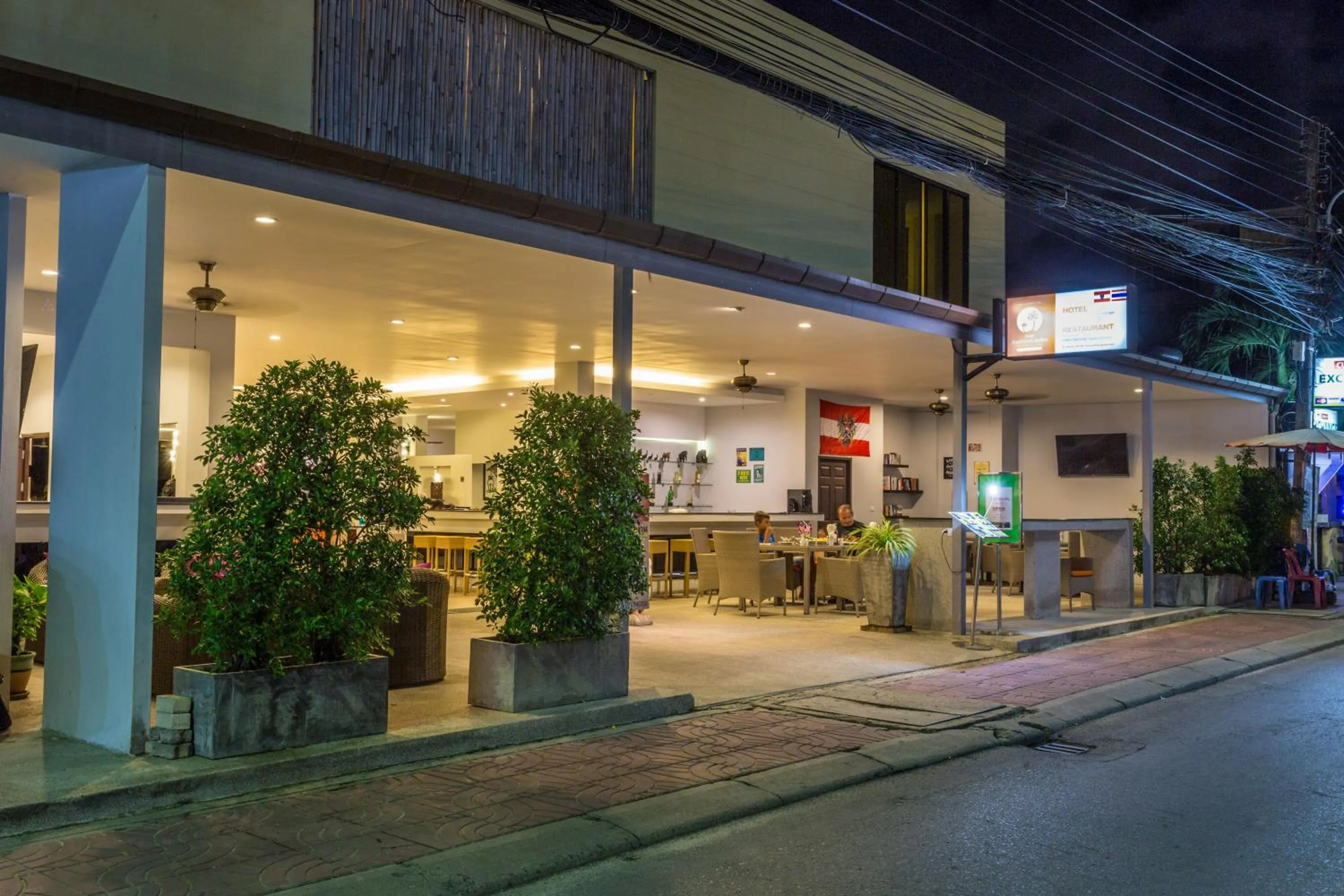 Lounge or bar in Austrian Garden Hotel & Restaurant Patong