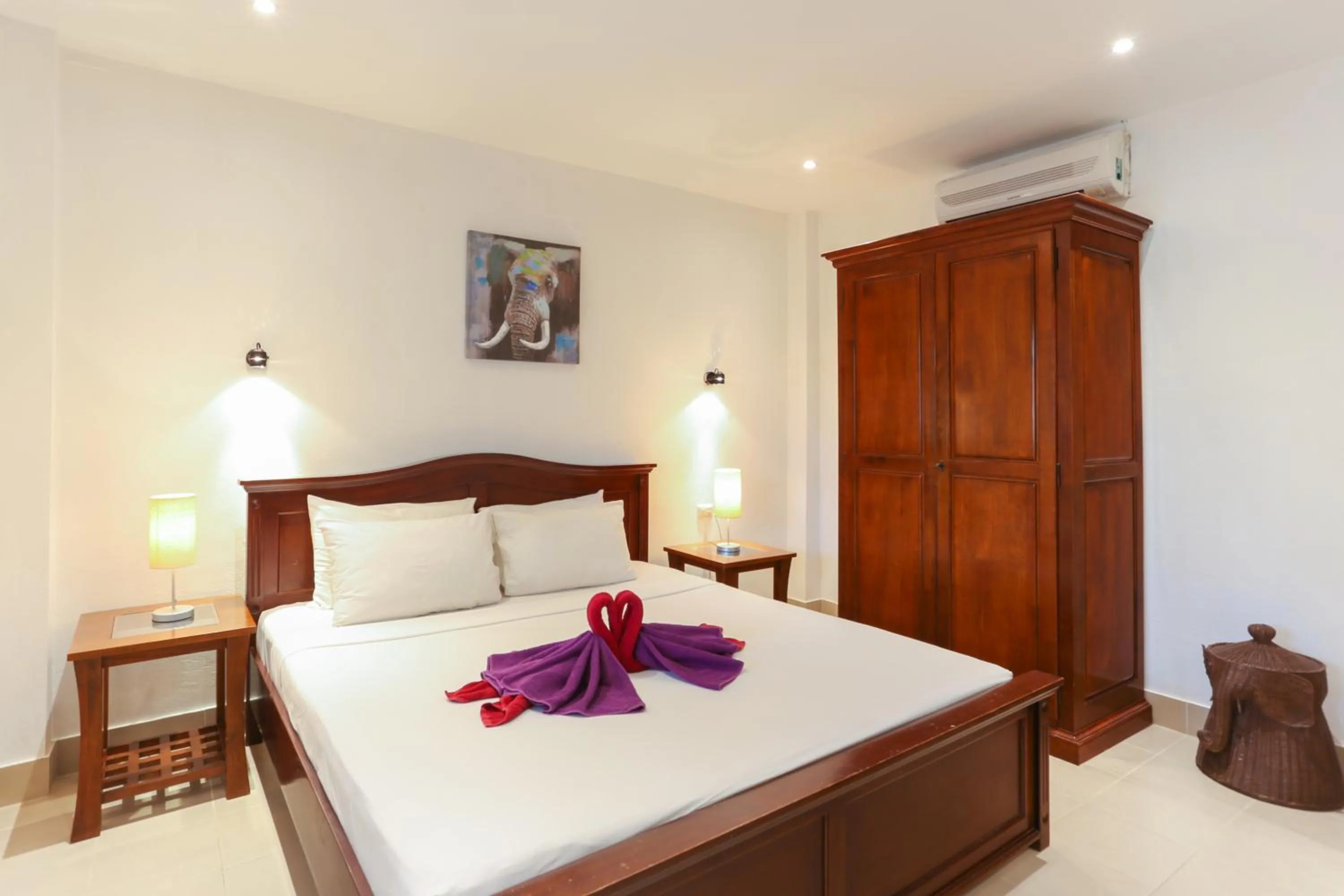 Photo of the whole room, Bed in Austrian Garden Hotel & Restaurant Patong