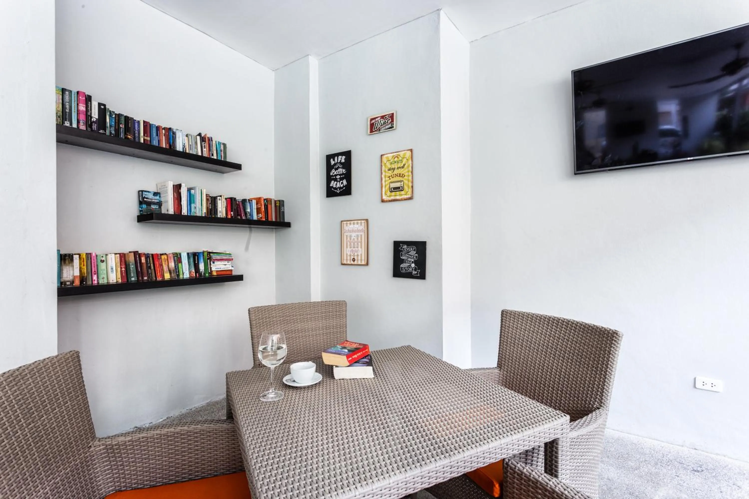 Lounge or bar in Austrian Garden Hotel & Restaurant Patong