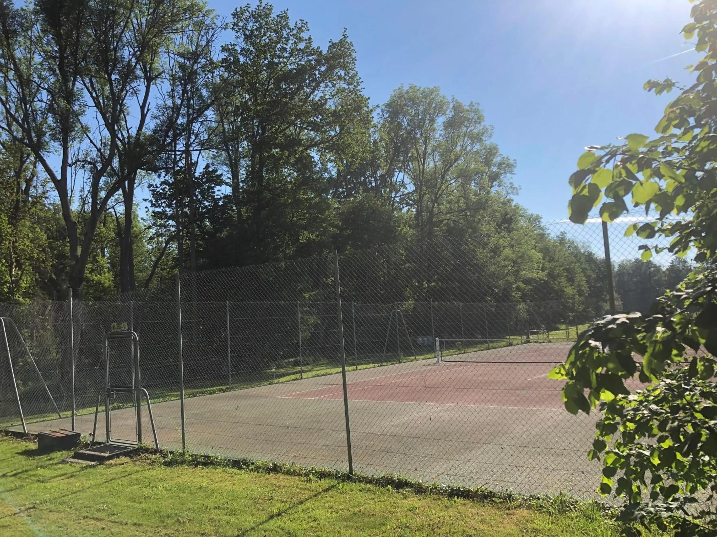 Tennis court in Domaine du Plessis