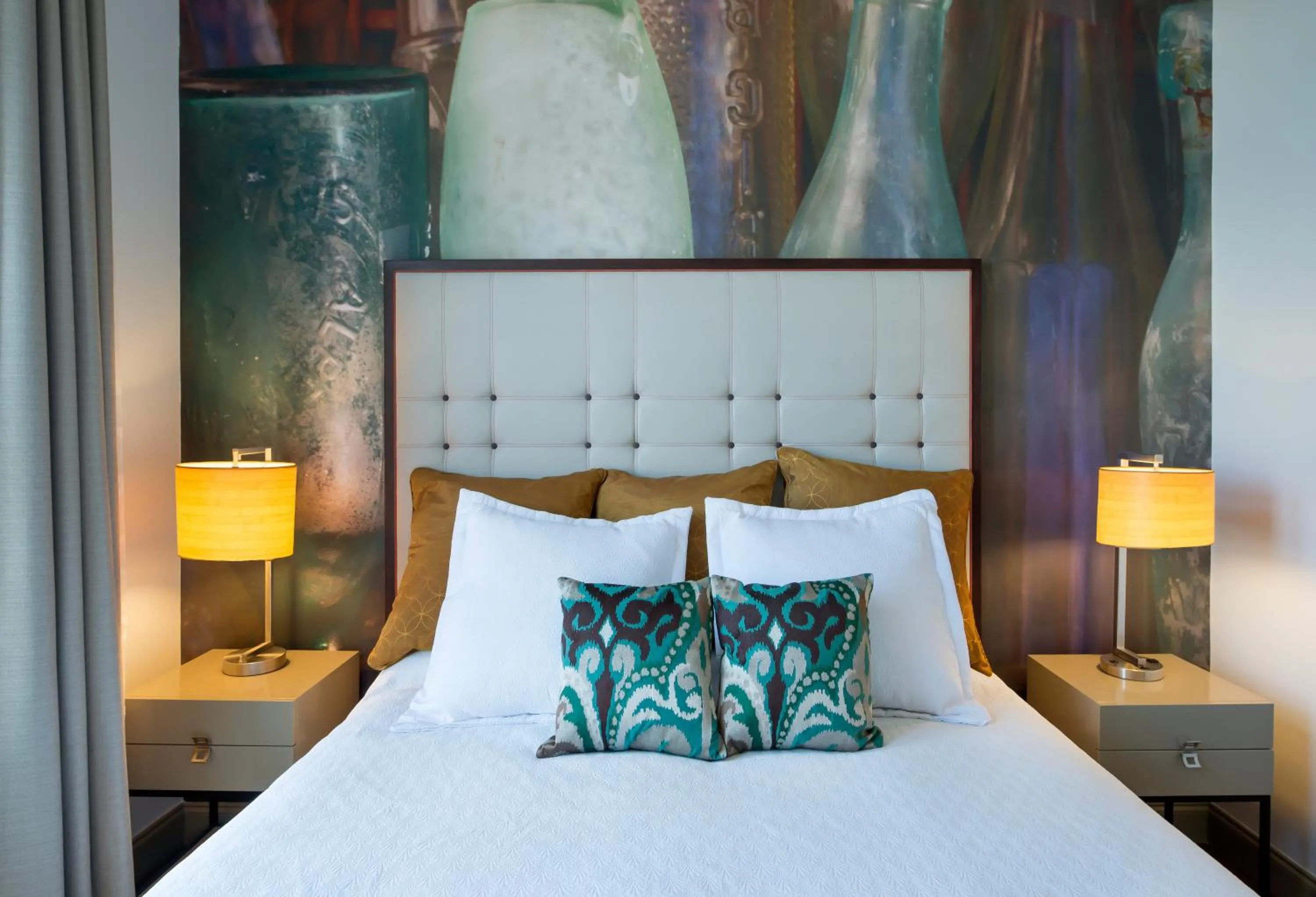 Photo of the whole room, Bed in Hotel Indigo Savannah Historic District by IHG