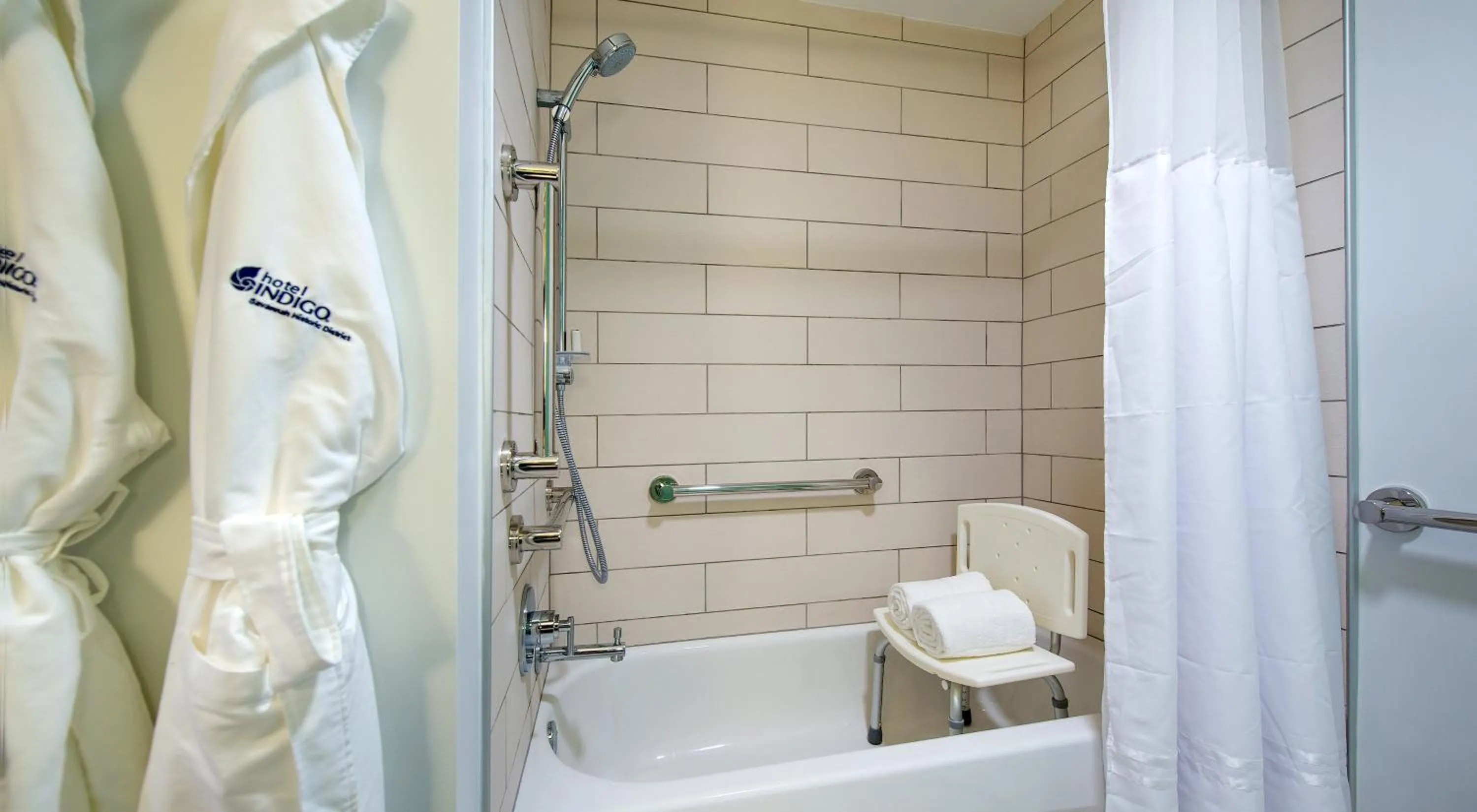 Photo of the whole room in Hotel Indigo Savannah Historic District by IHG