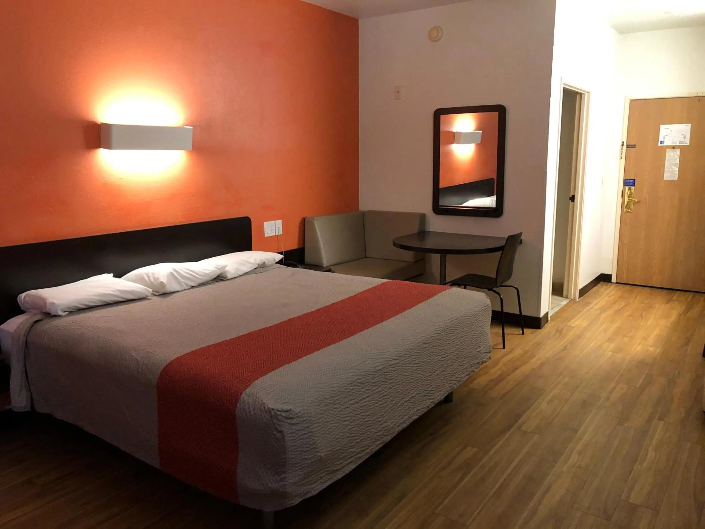 Photo of the whole room, Bed in Motel 6-Woodway, TX