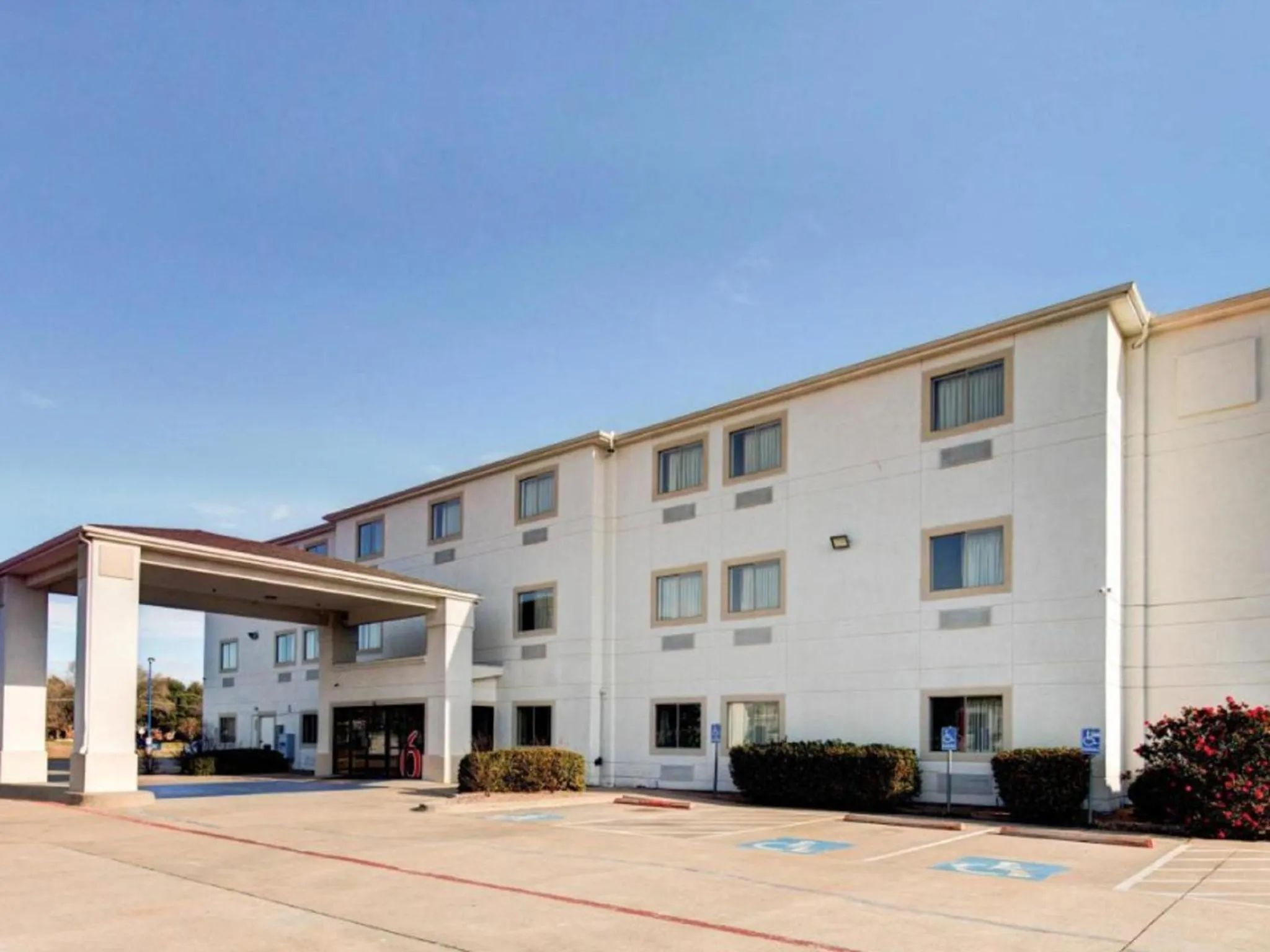 Property building in Motel 6-Woodway, TX