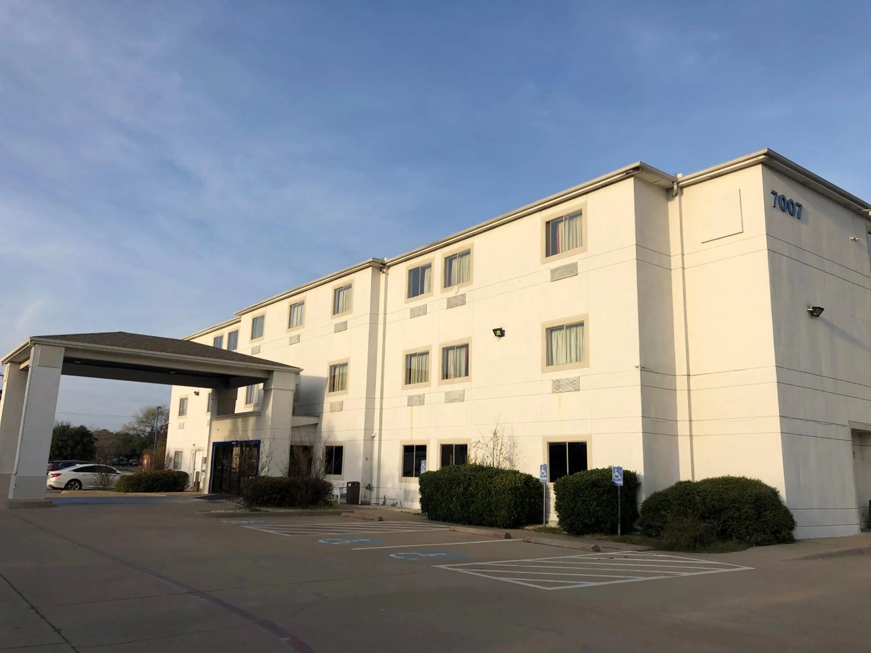 Property building in Motel 6-Woodway, TX