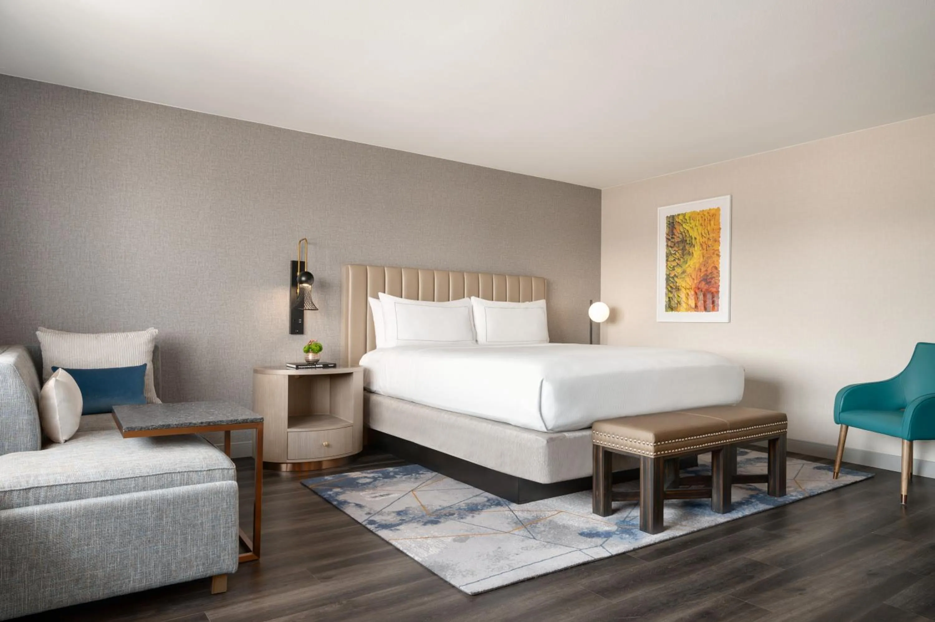 Bed in DoubleTree by Hilton San Francisco South Airport Blvd