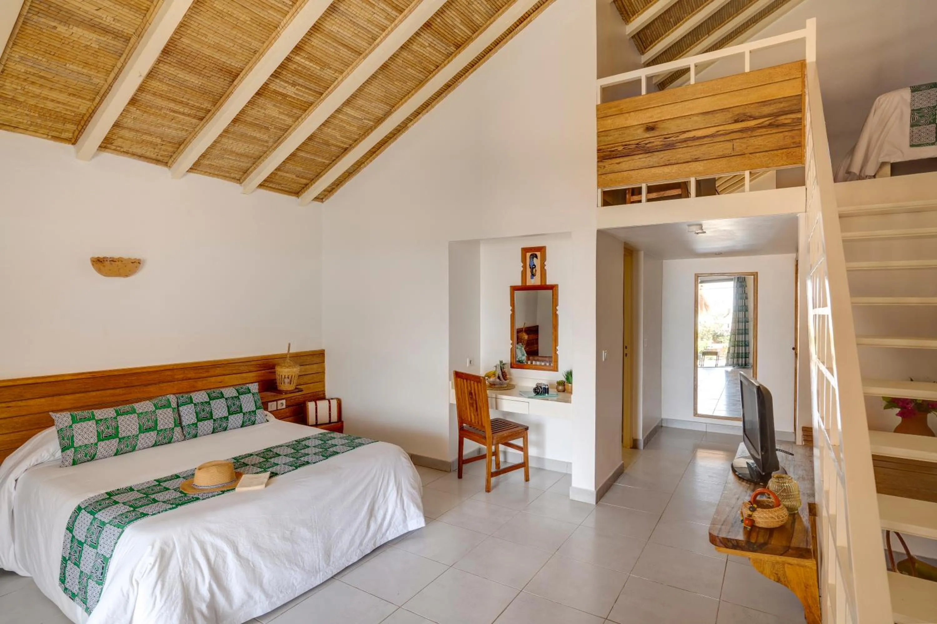 Patio, Bed in Le Saly Hotel & Hotel Club Filaos - All Inclusive