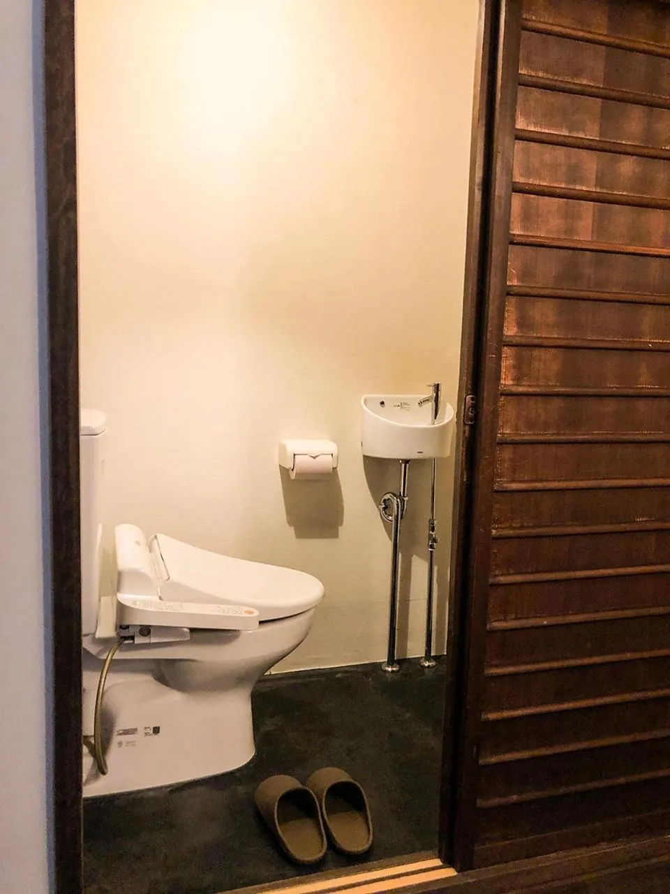 Toilet in Kyoto Miyabi Inn