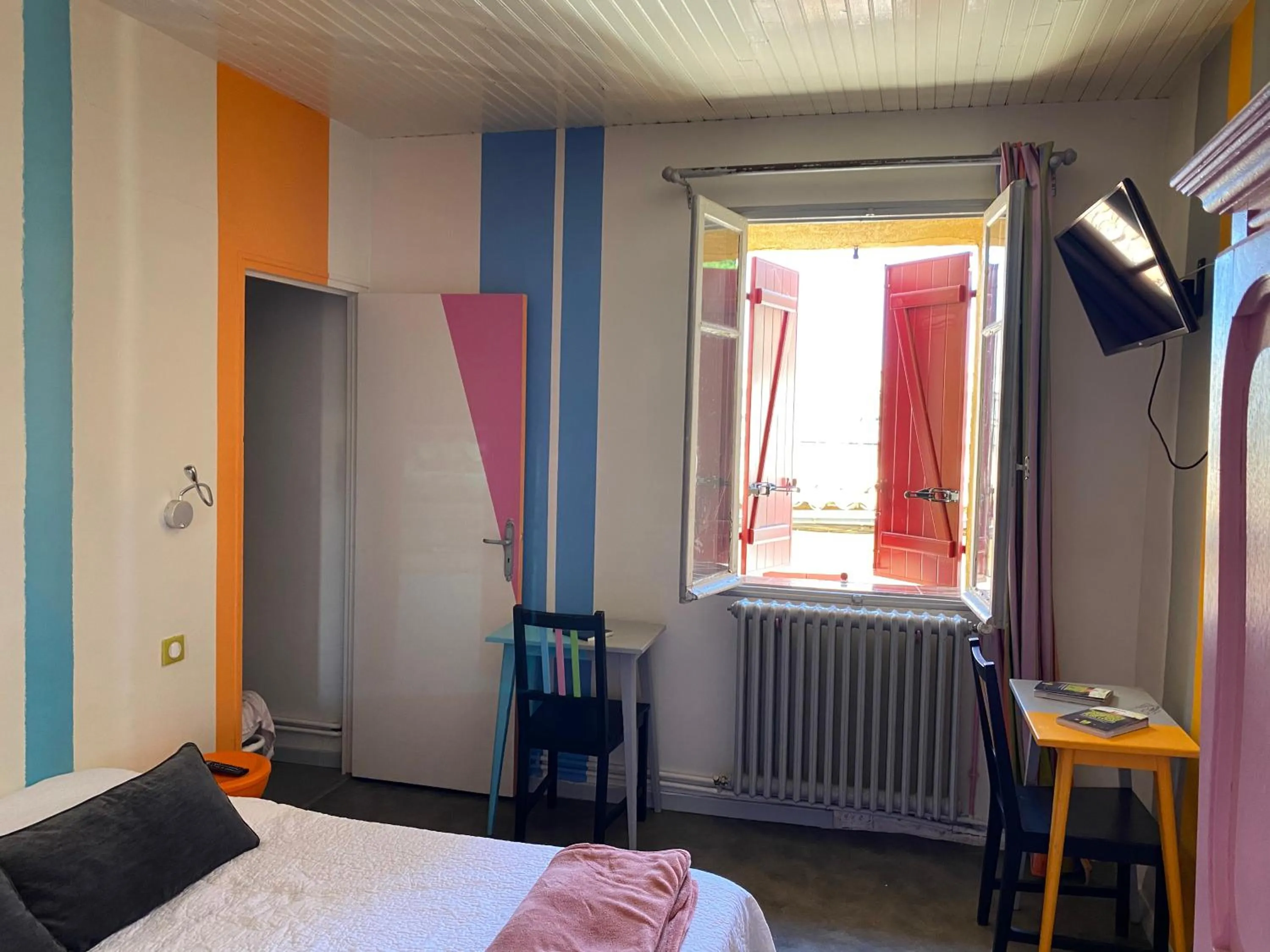 Bed in Logis Hotel Restaurant Le Grand Puech