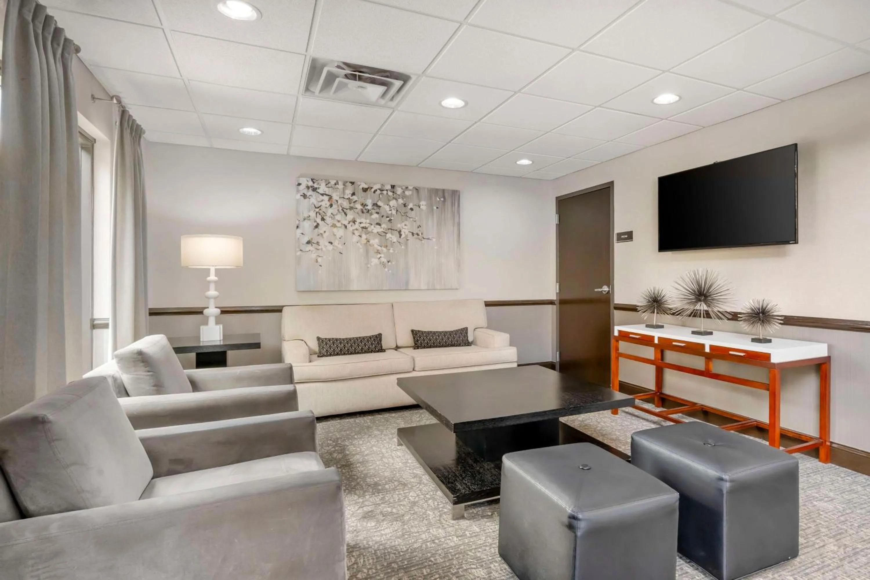 Lobby or reception in Best Western Suites Columbus