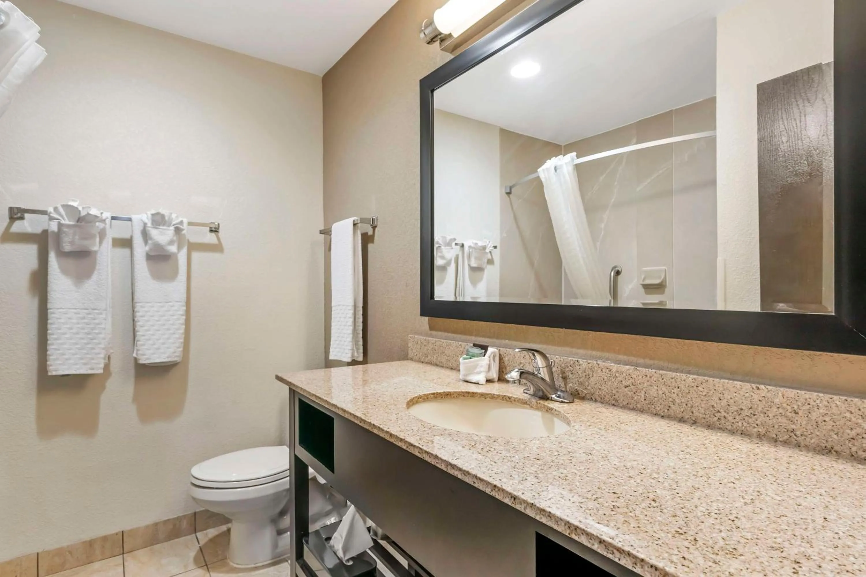 Bathroom in Best Western Suites Columbus