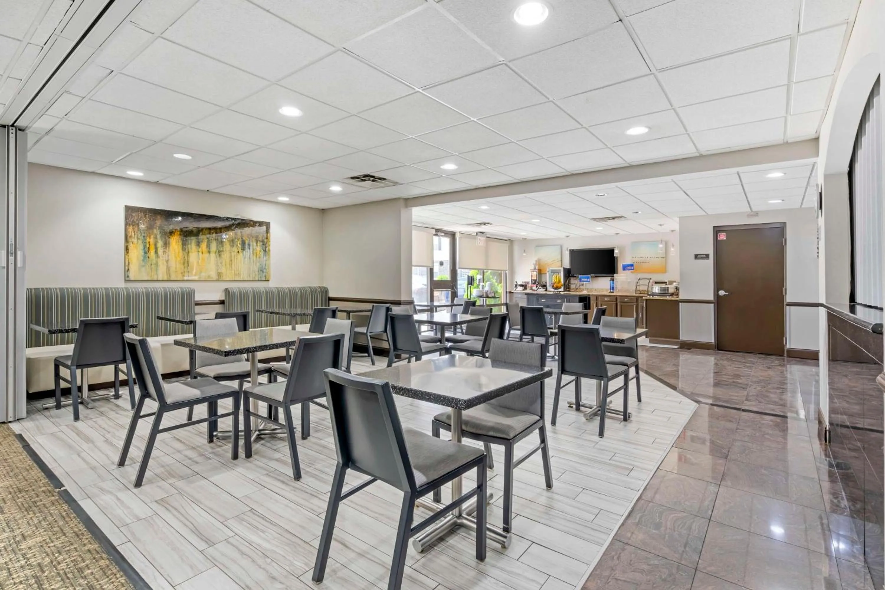 Breakfast in Best Western Suites Columbus