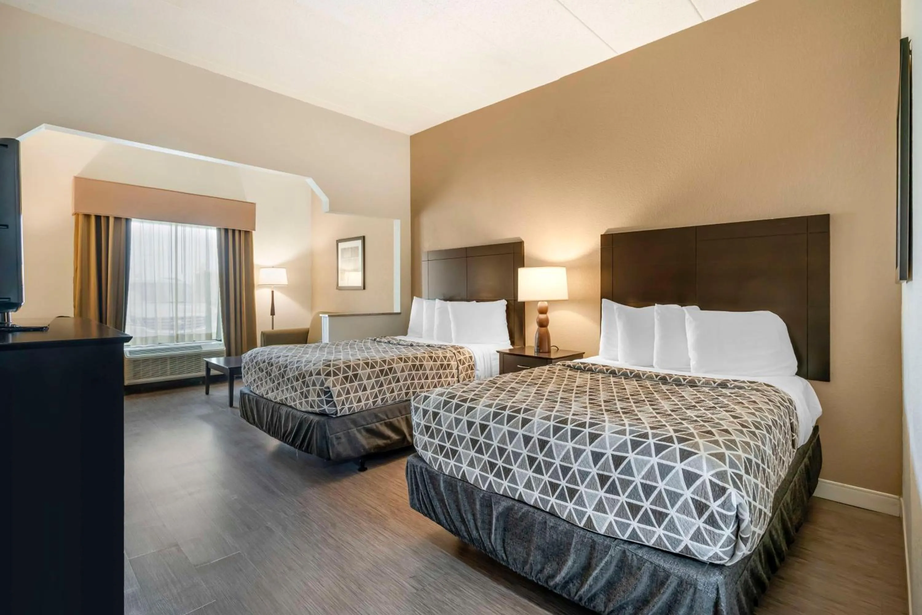 Bedroom, Bed in Best Western Suites Columbus