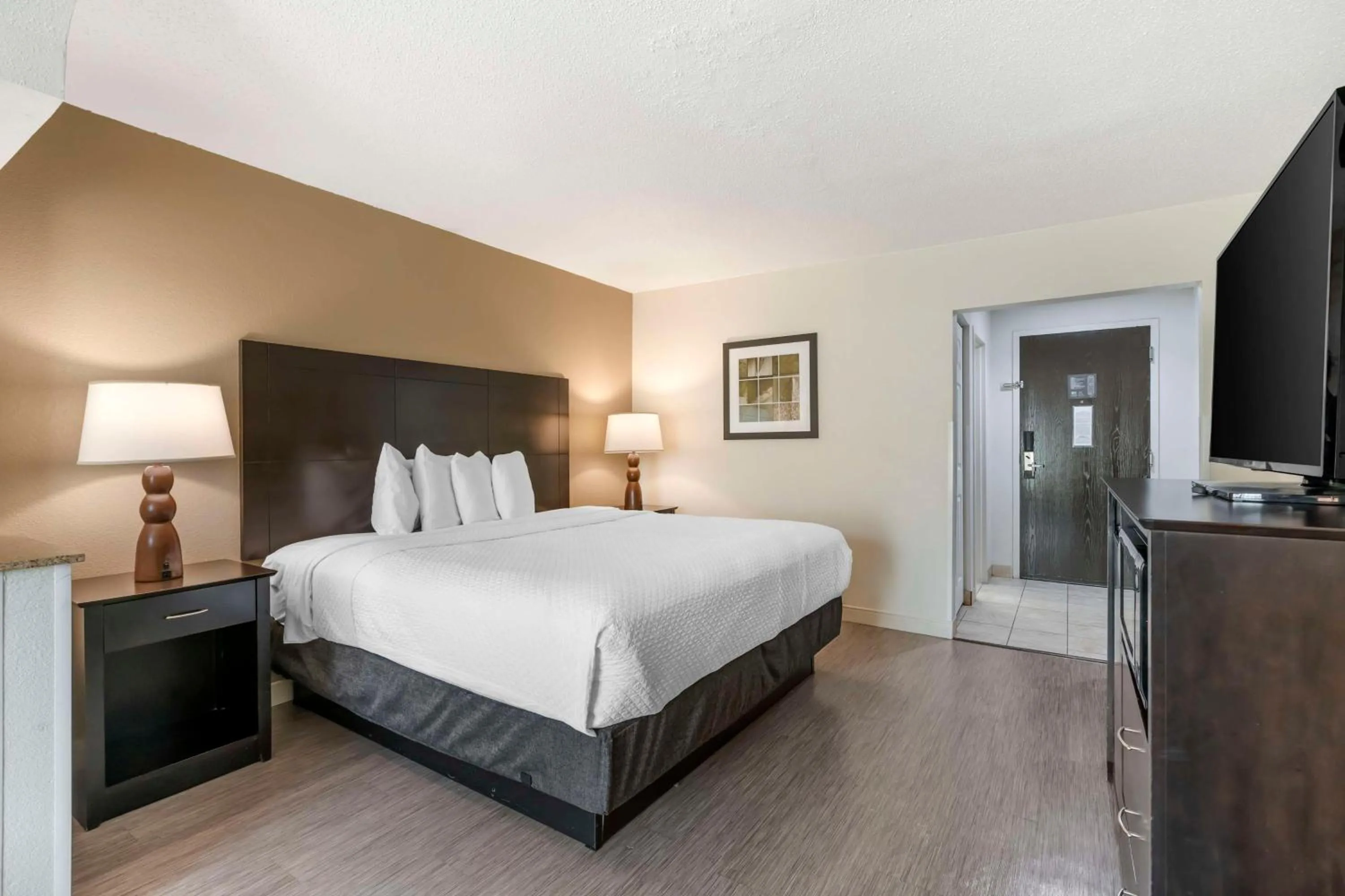 Bedroom, Bed in Best Western Suites Columbus