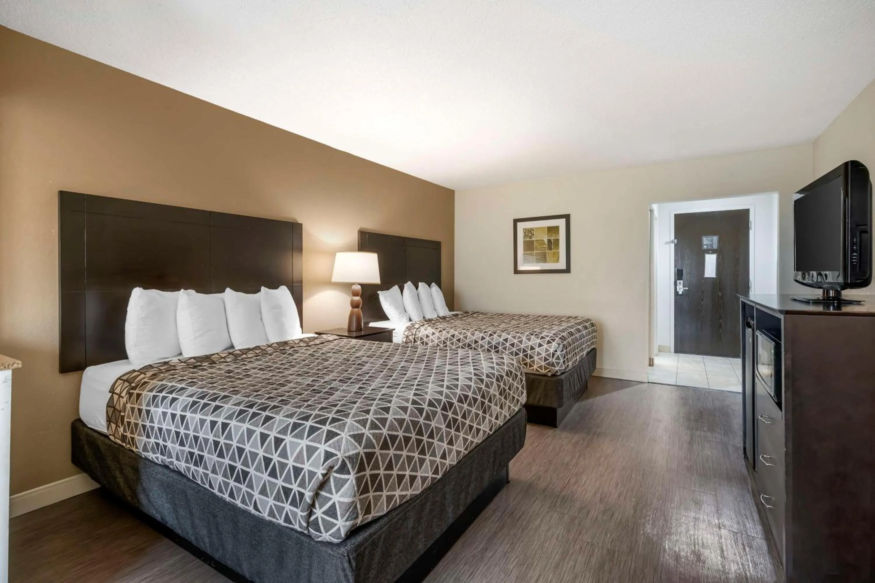 Bedroom, Bed in Best Western Suites Columbus