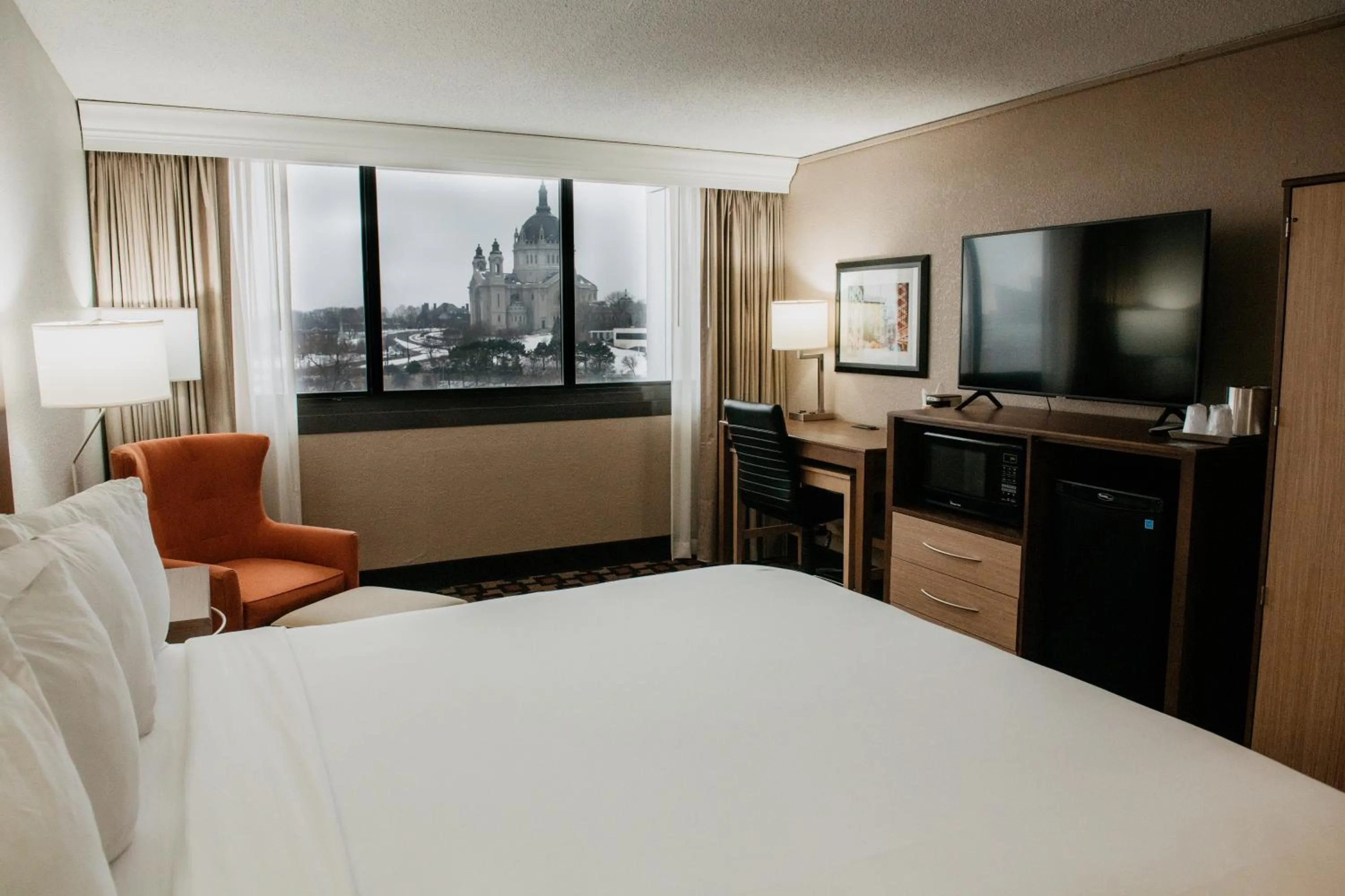 Bed in Radisson Hotel St Paul Downtown