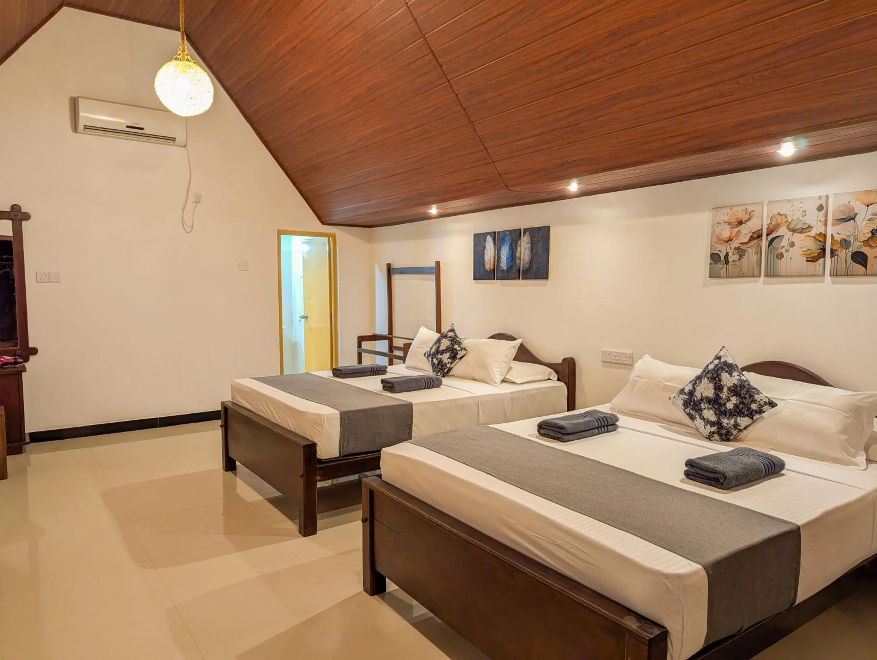 Bed in Sigiri Choona Lodge 'unique sunrise viewpoint'