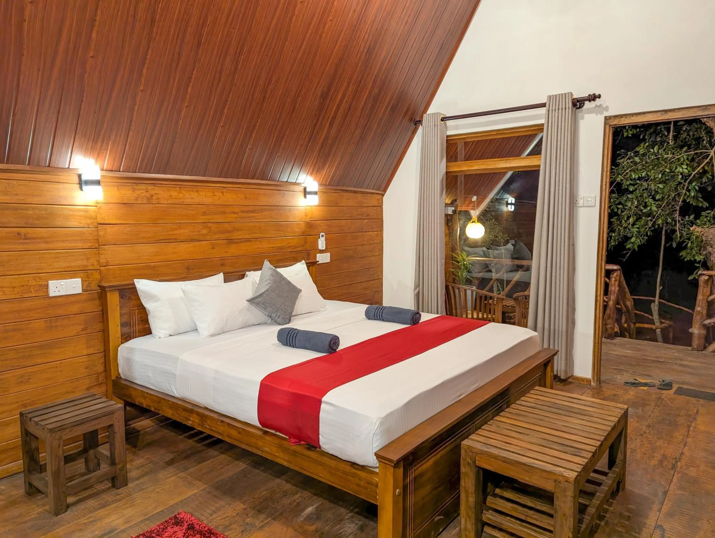 Bed in Sigiri Choona Lodge 'unique sunrise viewpoint'