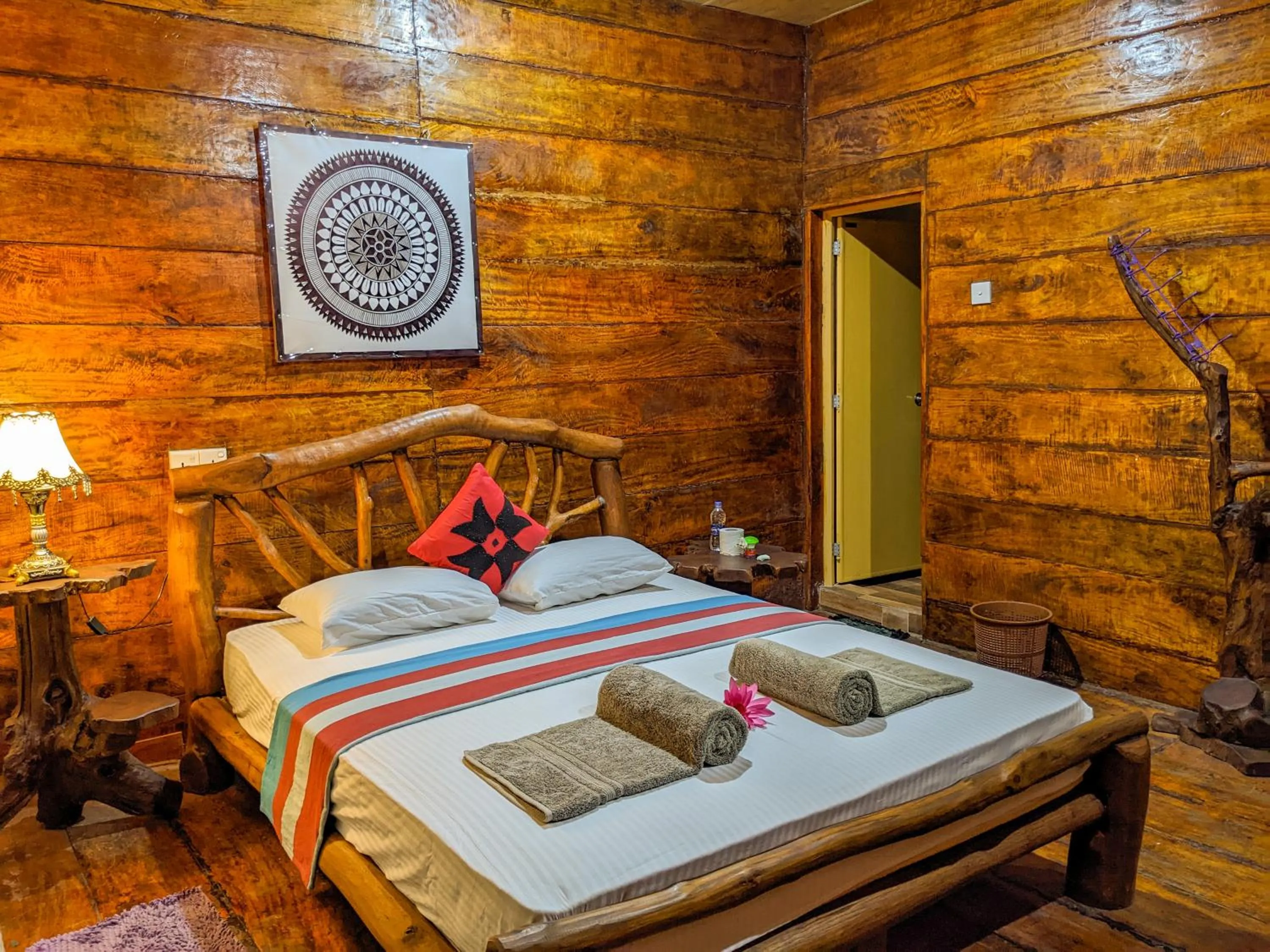 Bed in Sigiri Choona Lodge 'unique sunrise viewpoint'